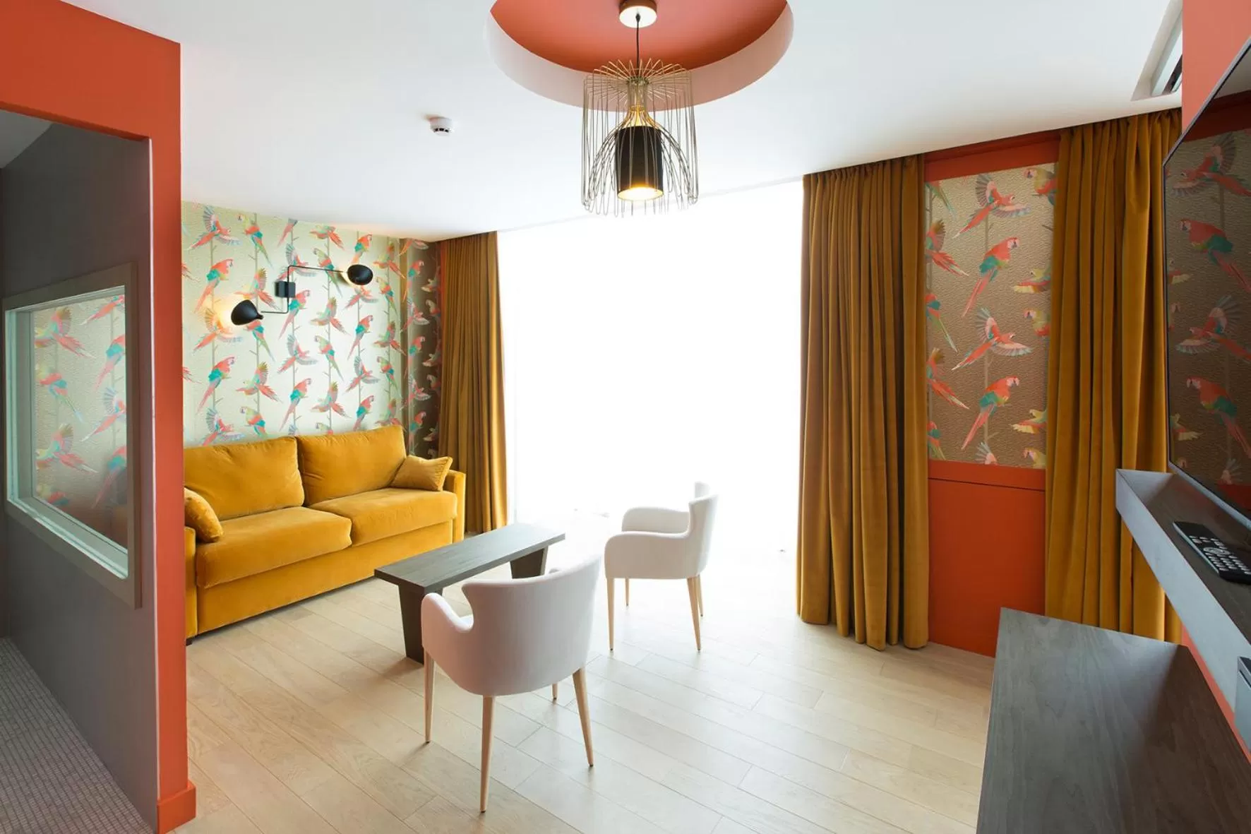 Photo of the whole room in Hotel L'Arbre Voyageur - LILLE