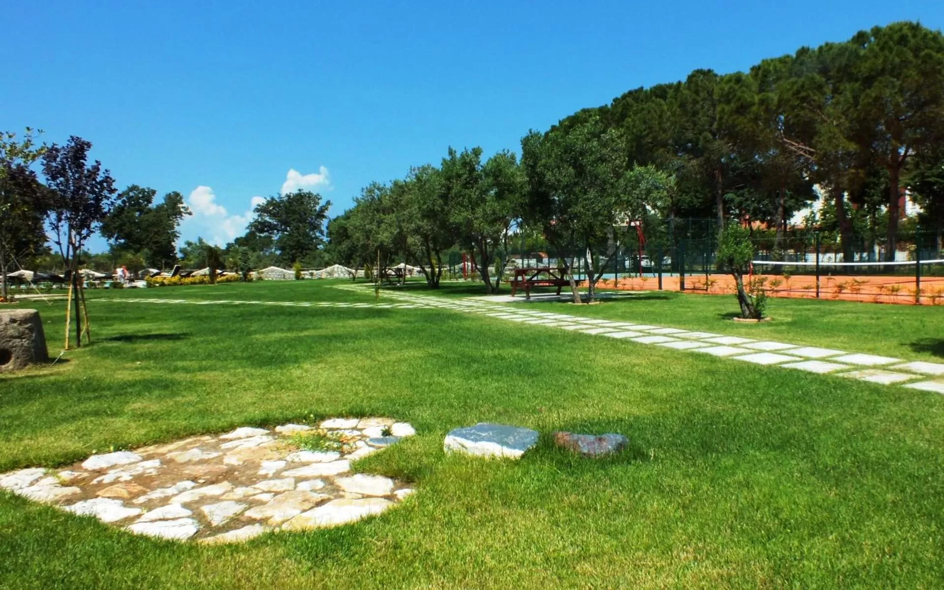 Garden in Helen Troya Hotel Geyikli