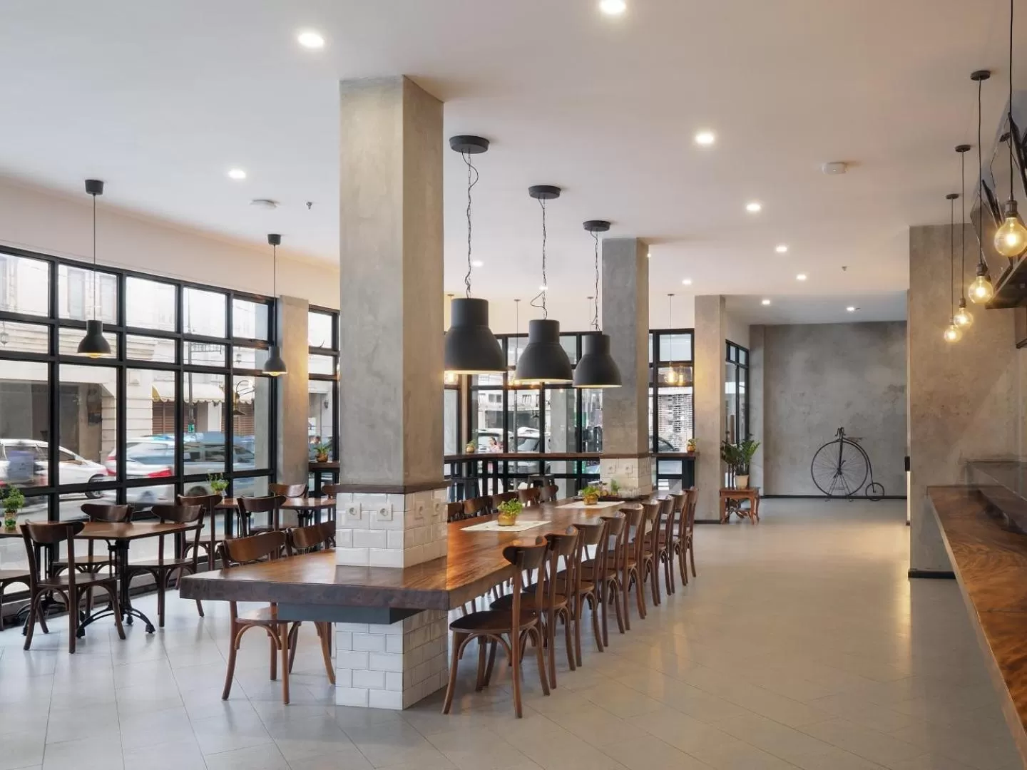 Restaurant/places to eat in Kama Hotel