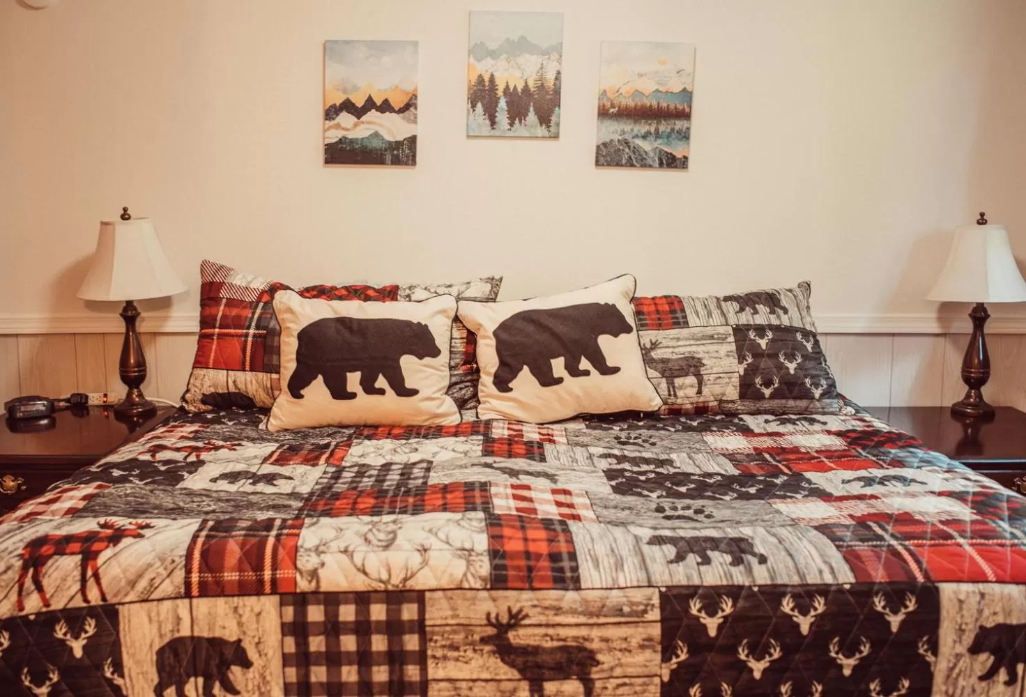 Bed in Pioneer Inn Downtown