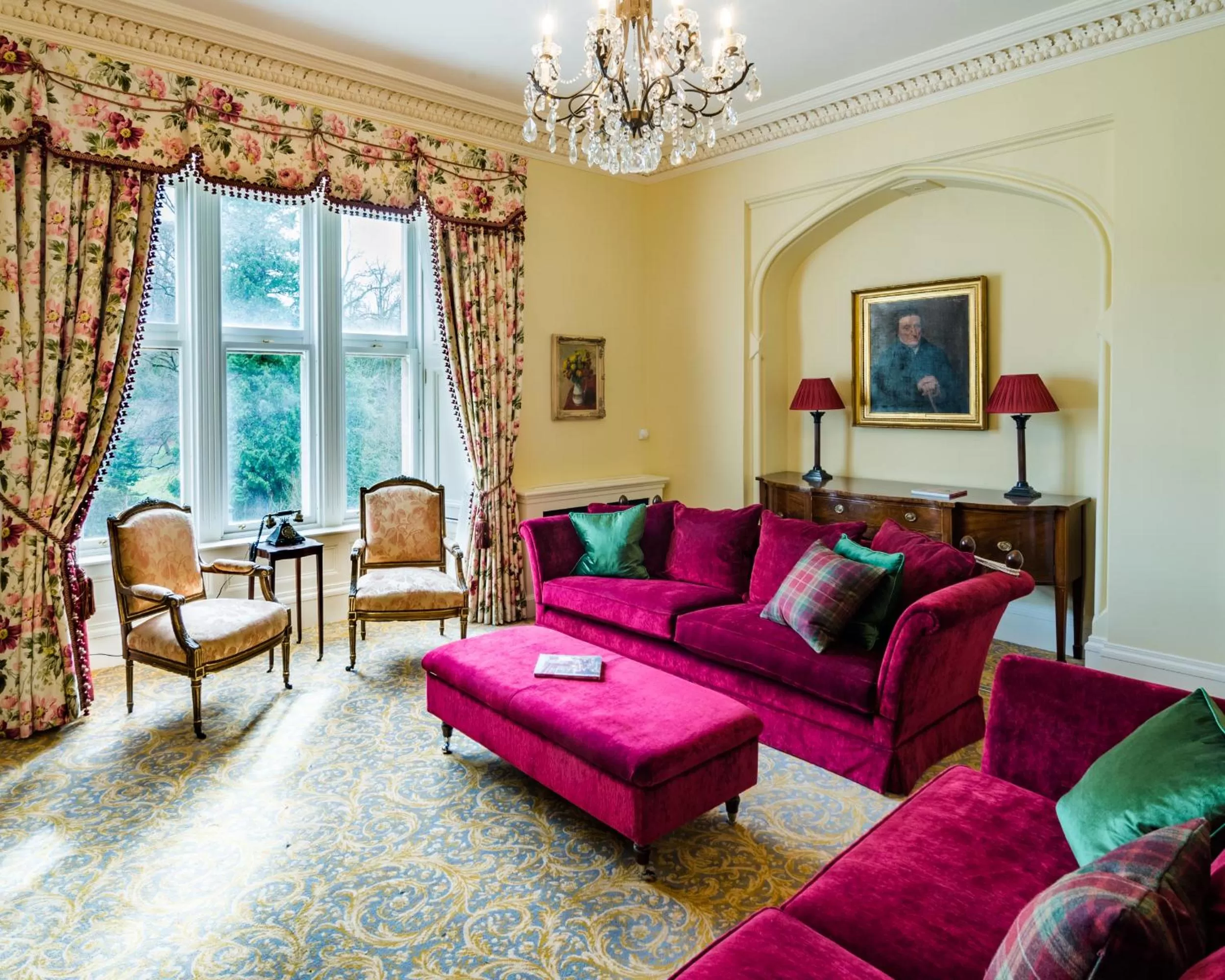 Living room in Crossbasket Castle, Hotel & Restaurant