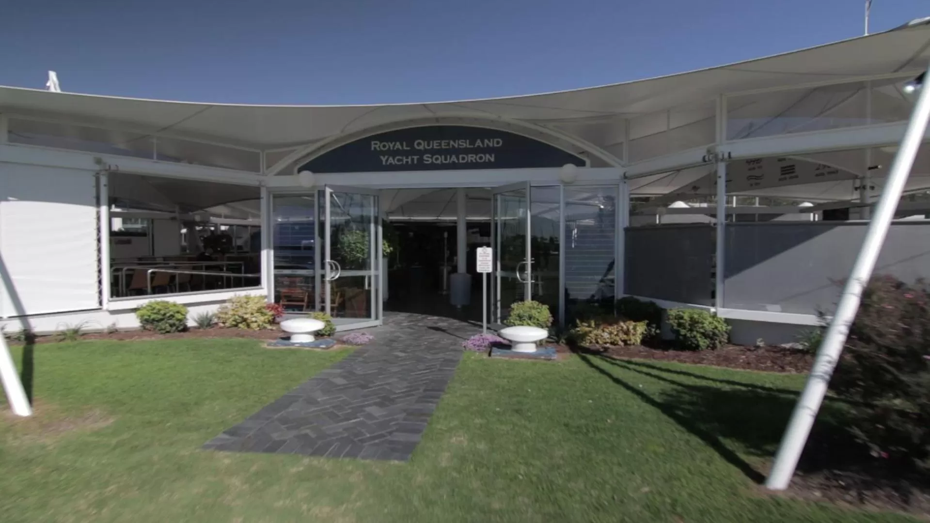 Restaurant/places to eat in Manly Marina Cove Motel