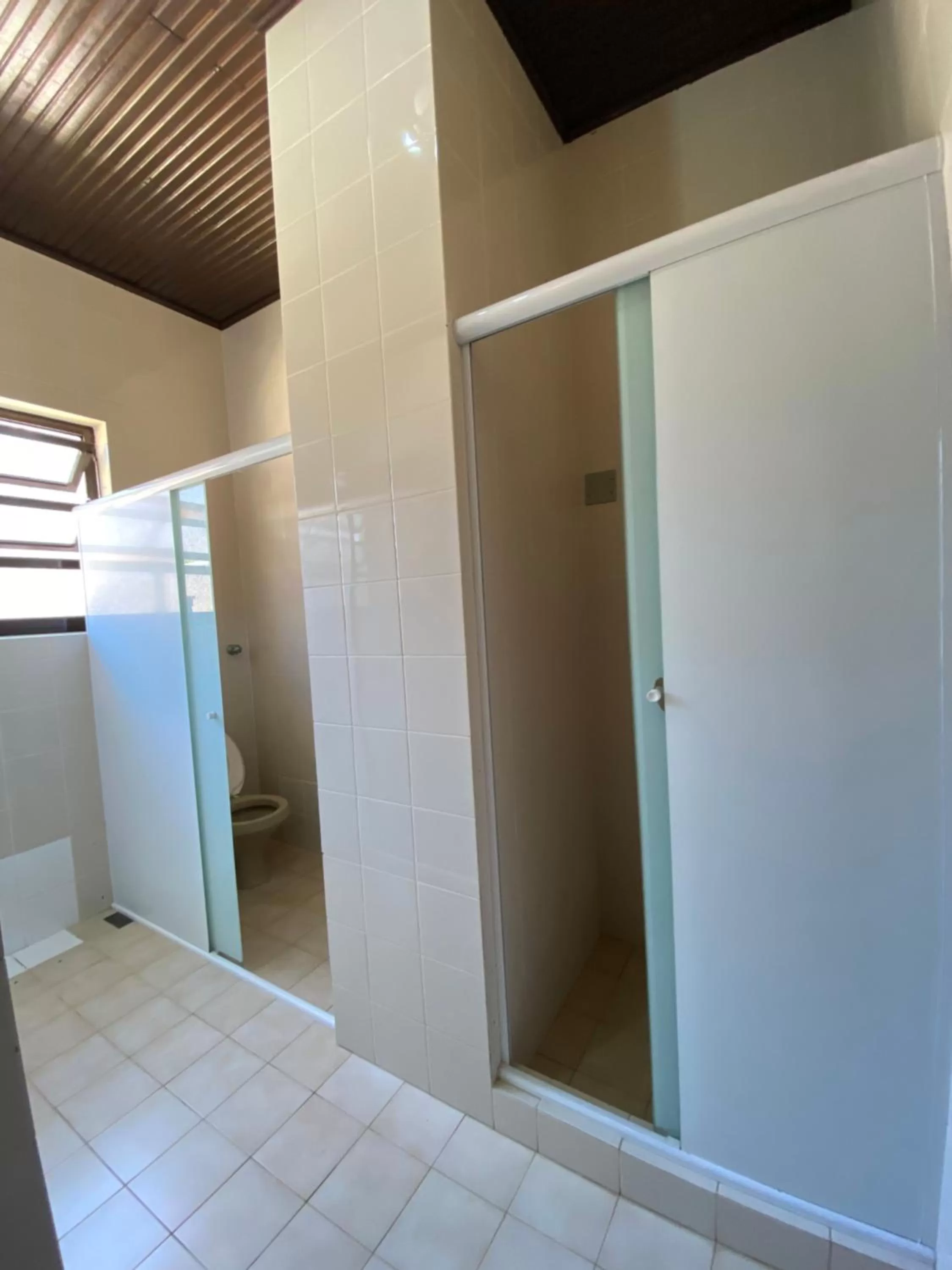 Quadruple Room with Shared Bathroom in Mare Blu - Pousada Hostel
