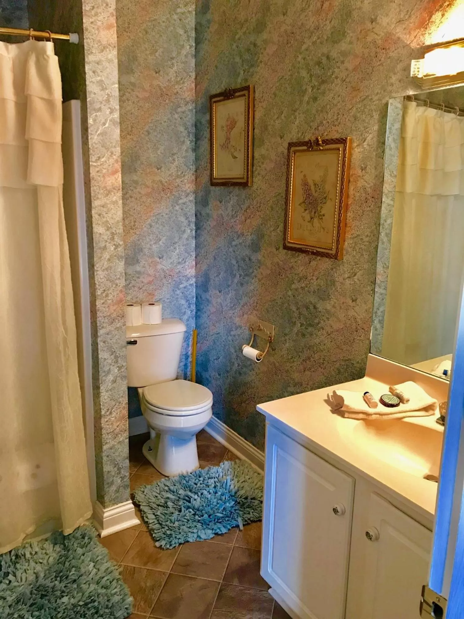 Bathroom in Rabbit Creek Bed & Breakfast
