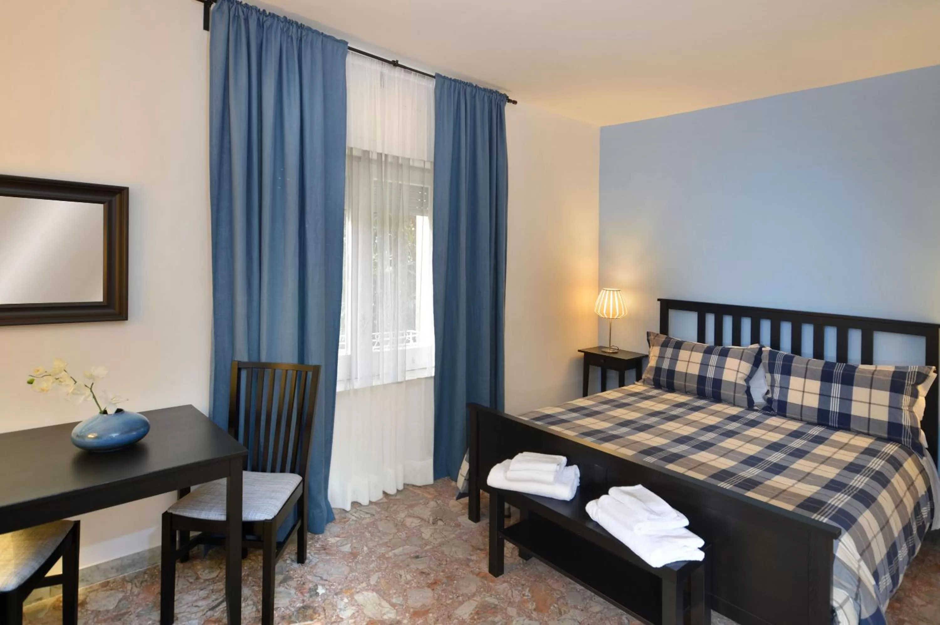 Photo of the whole room, Bed in La Locanda Dell'Arte-Museo