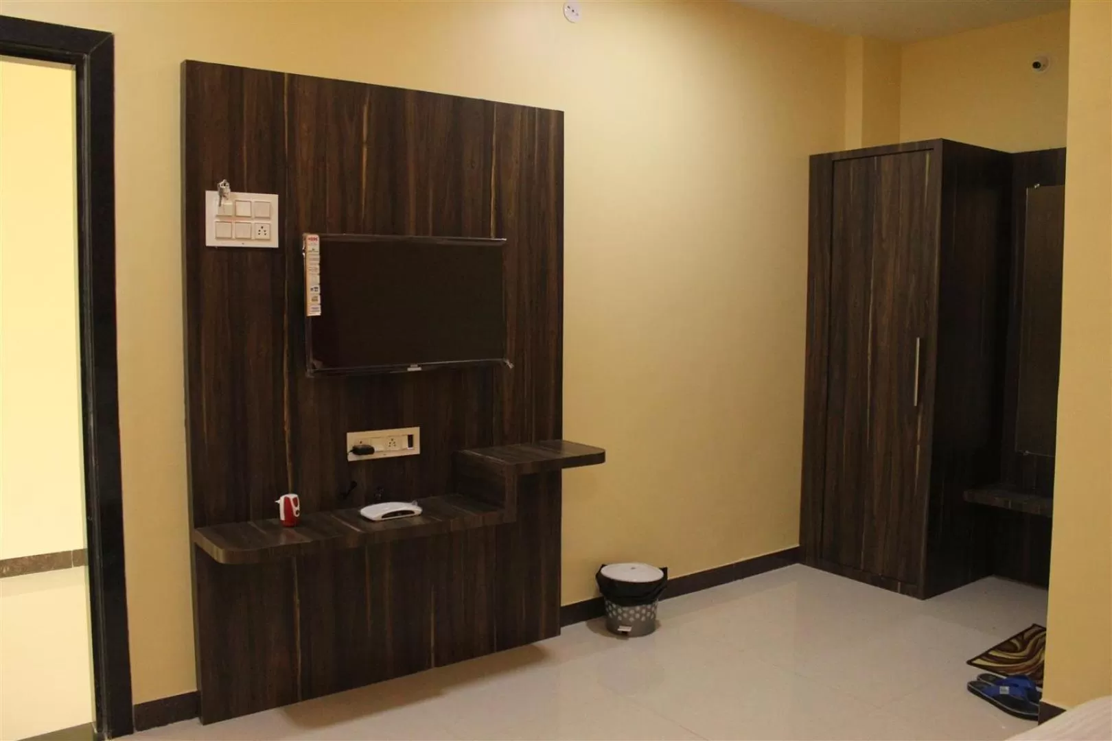 TV and multimedia in Hotel Shri Sharanam