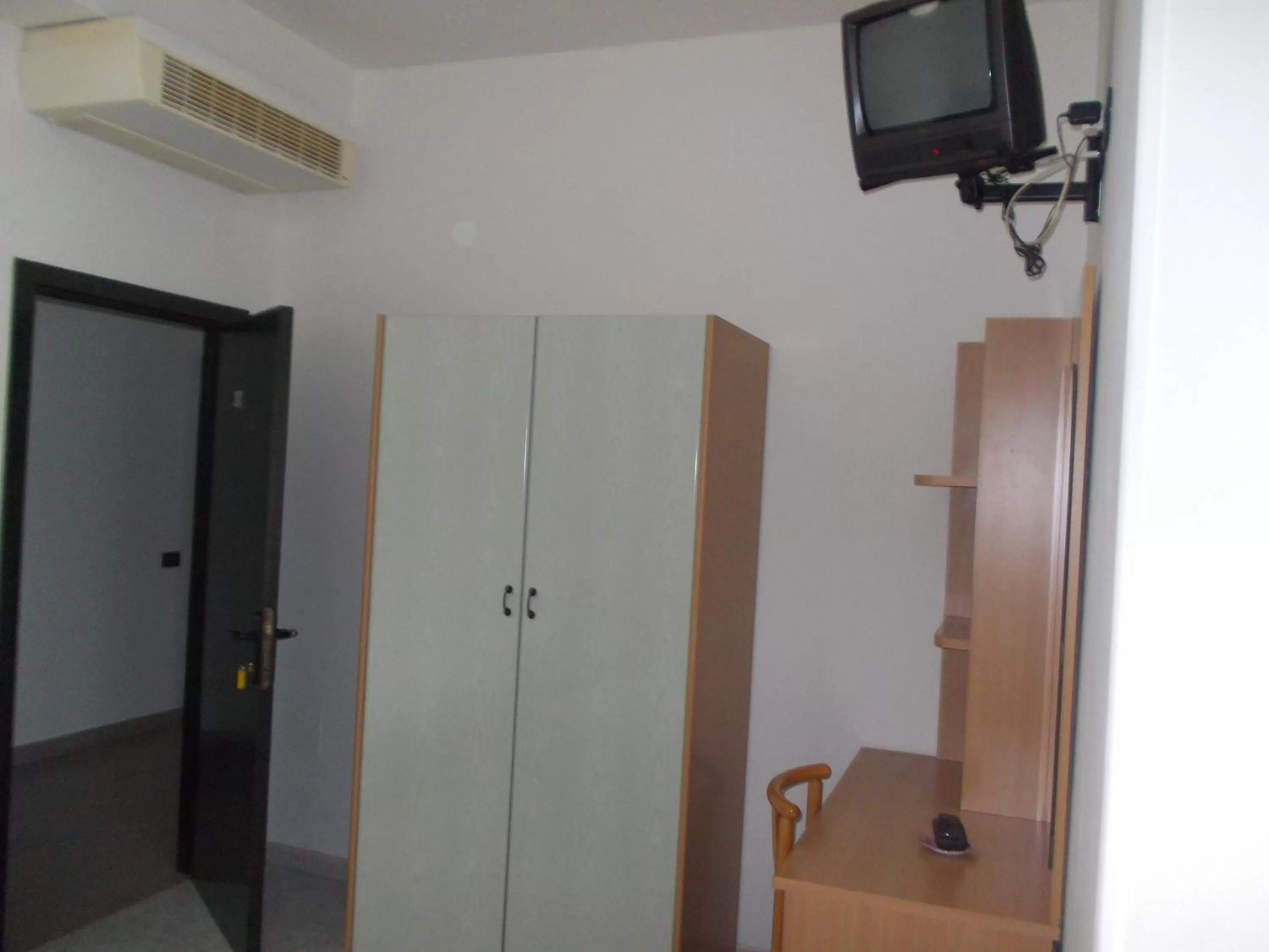 TV/Entertainment Center in Scacco Rosso