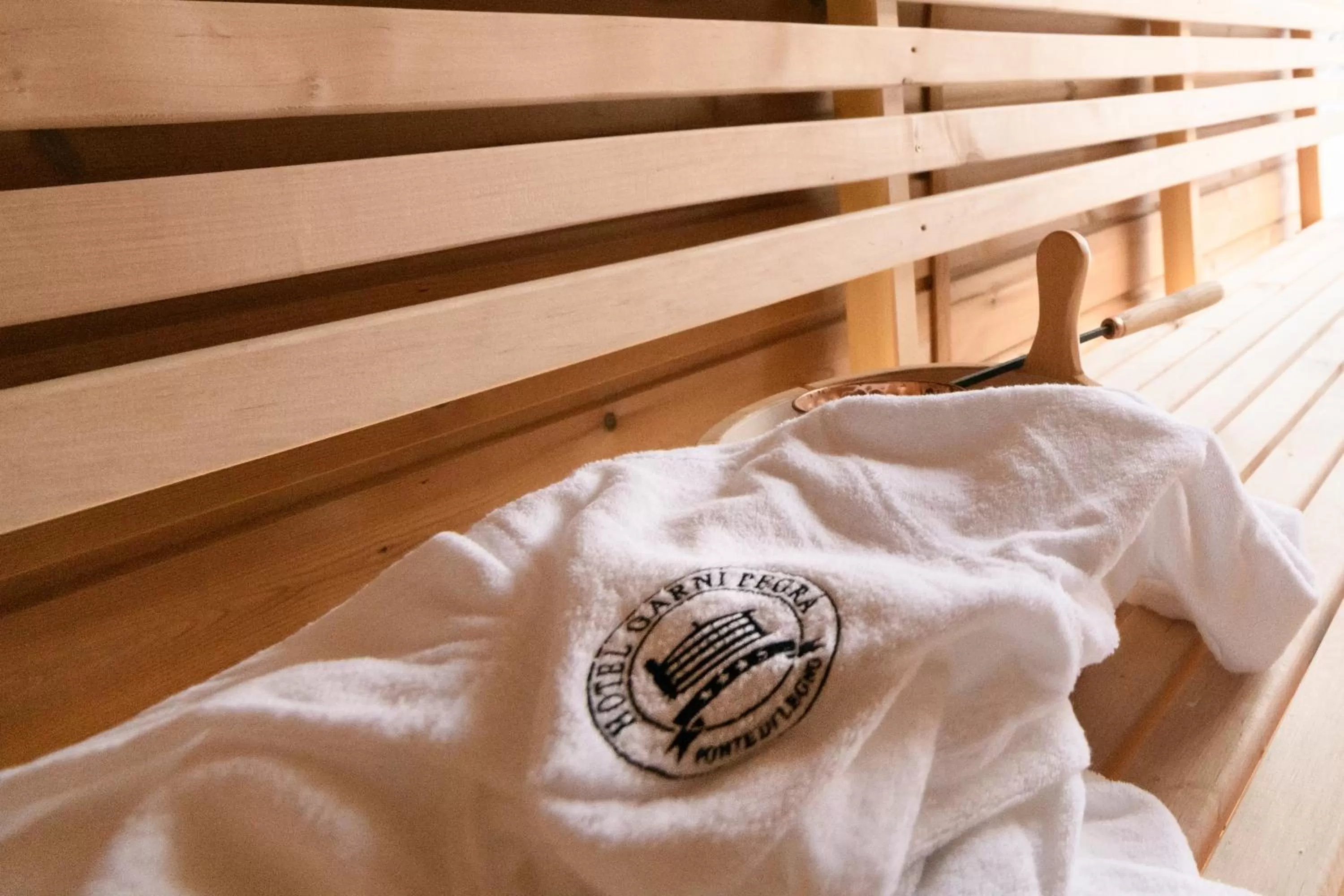 Sauna, Bed in Hotel Garni Pegrà