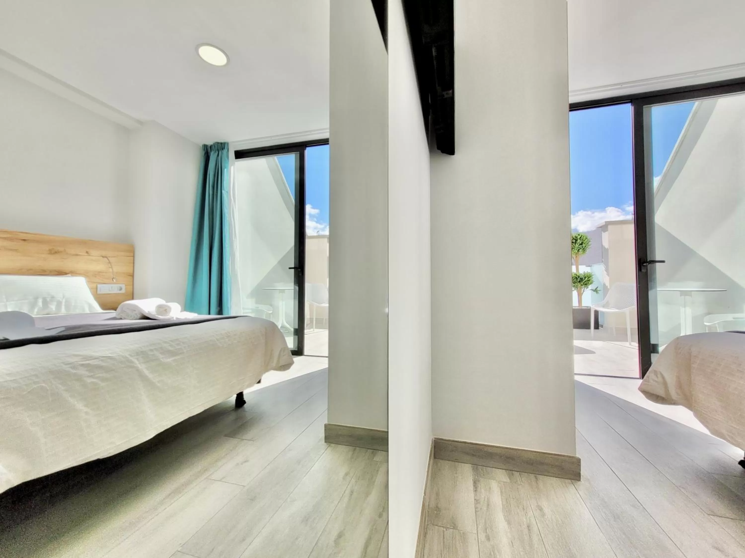 Restaurant/places to eat, Bed in Puerto Azul