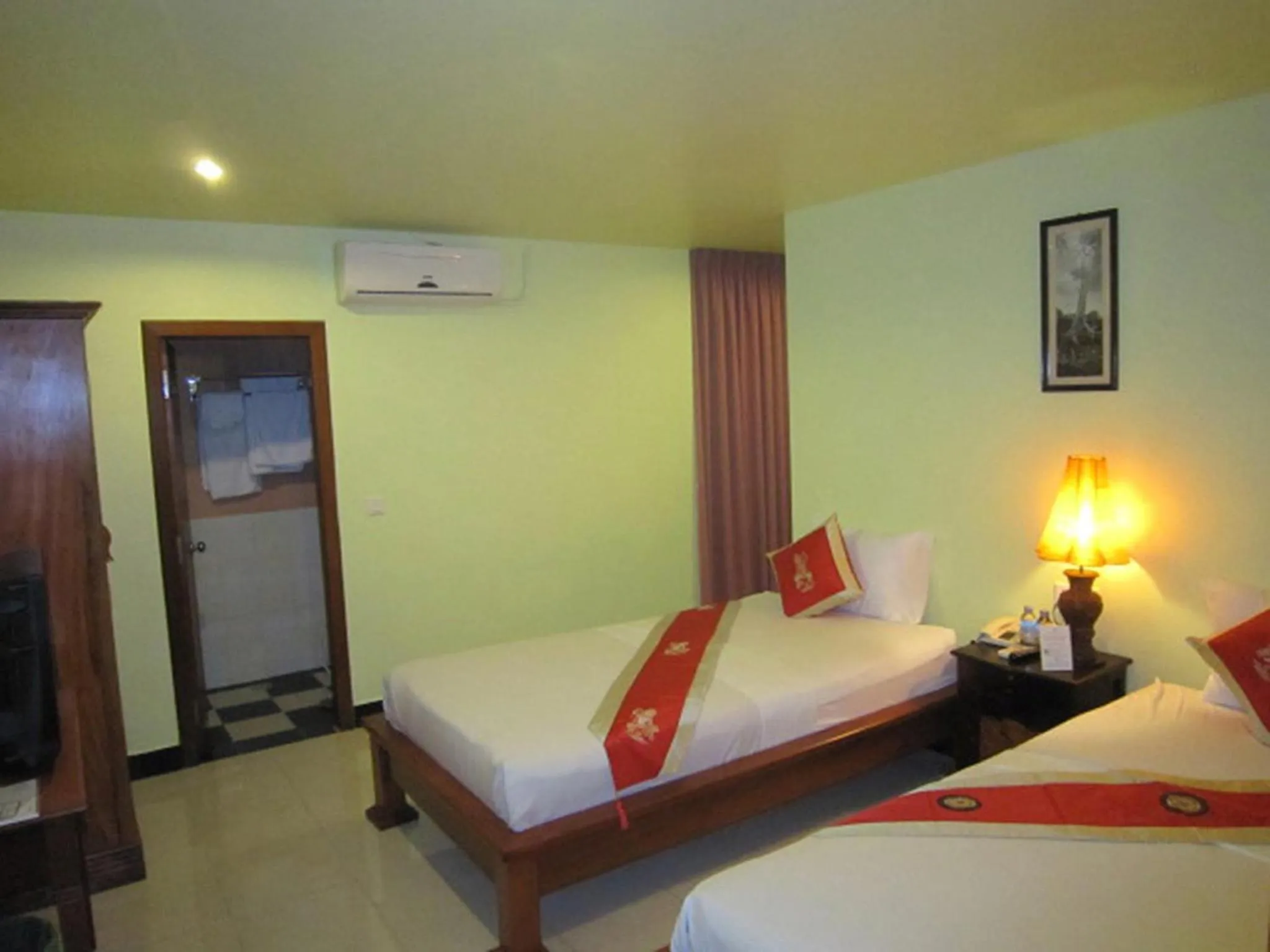 Bed in Star Wood Inn