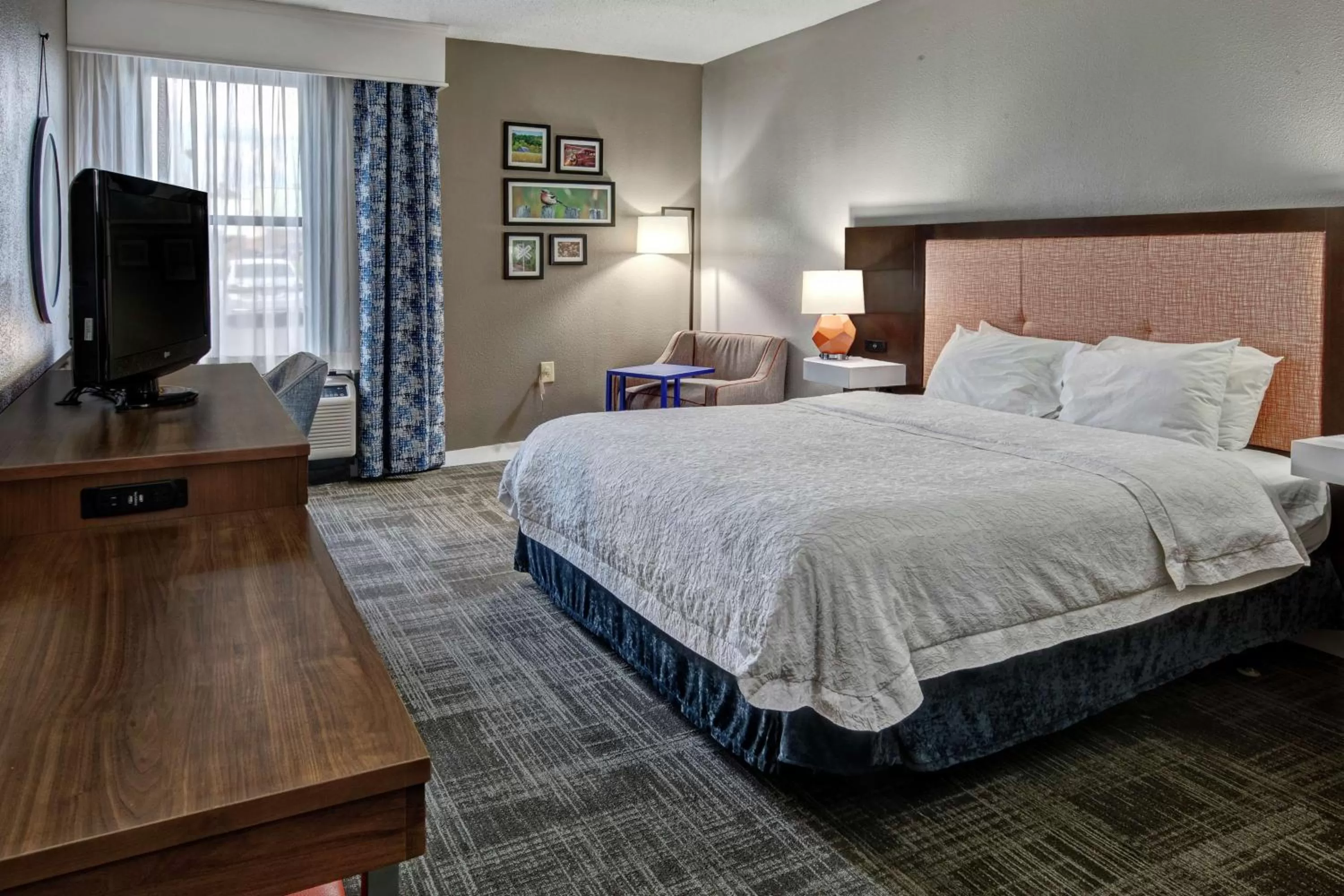 Bedroom, Bed in Hampton Inn Tullahoma