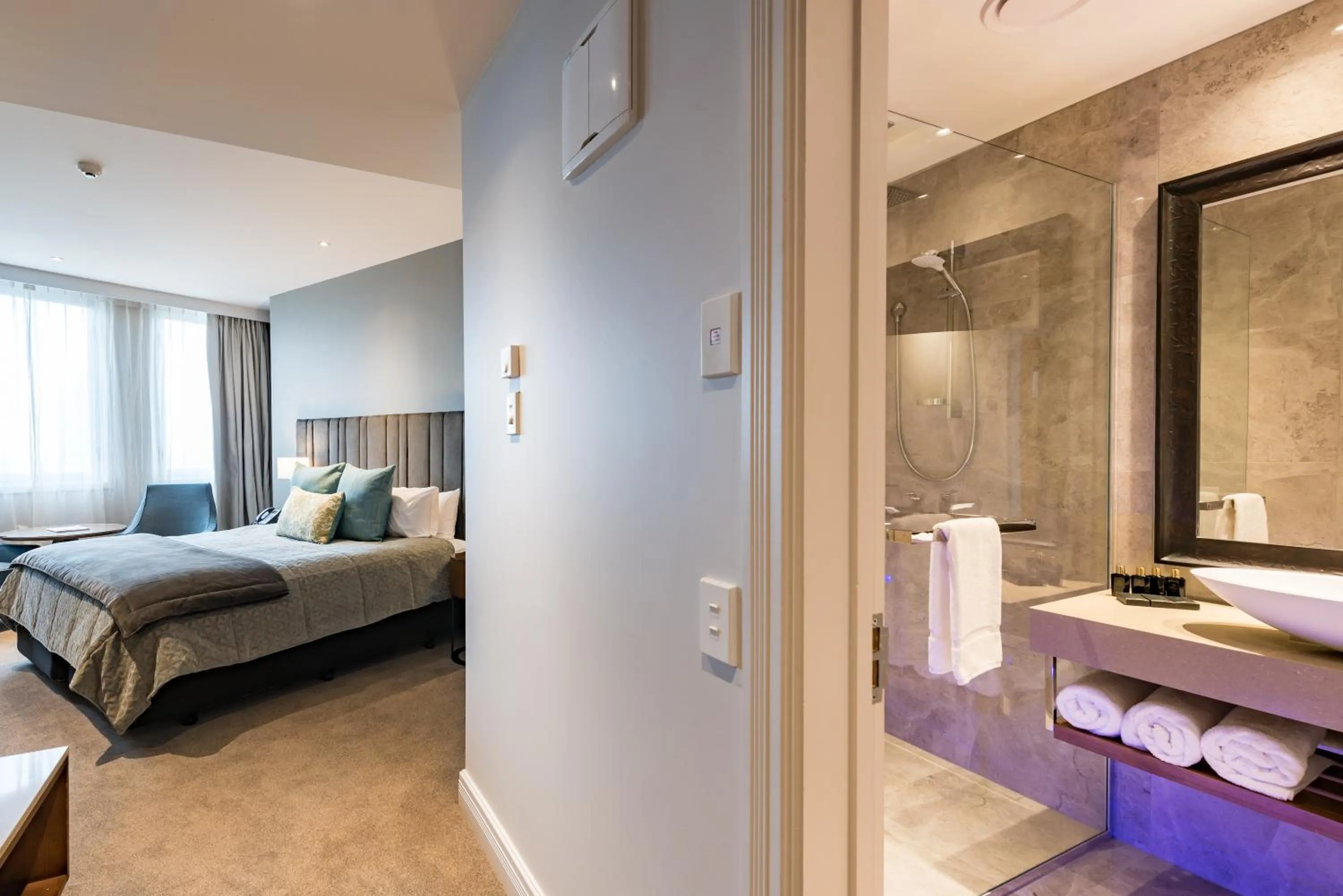 Photo of the whole room, Bed in Distinction Christchurch Hotel