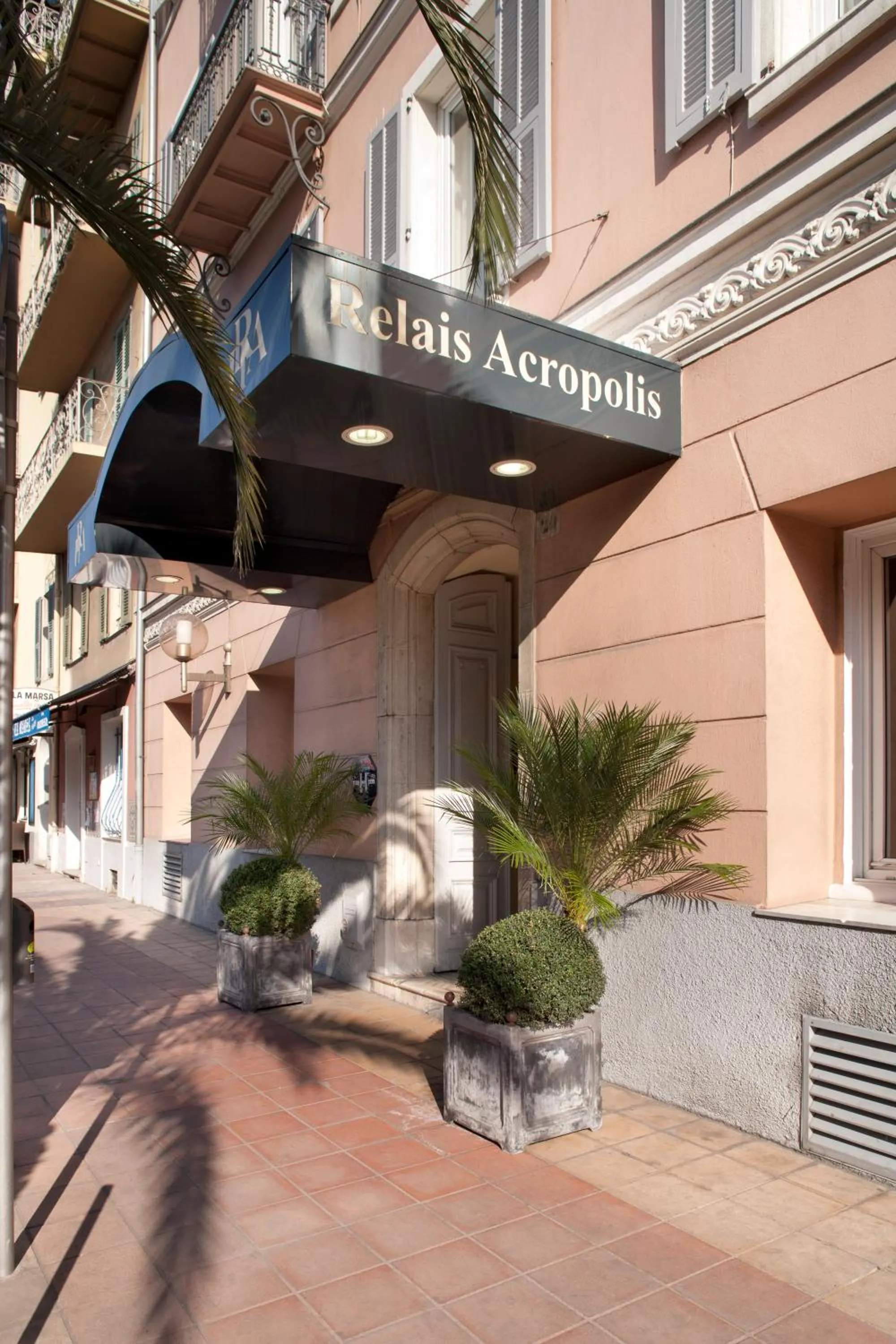 Facade/entrance in Hôtel Relais Acropolis