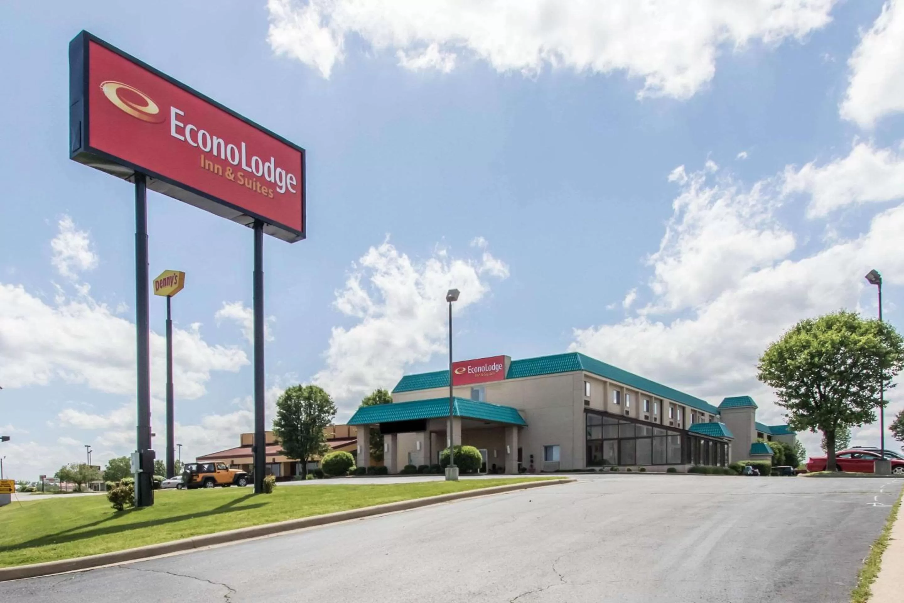 Property building in Econo Lodge Inn & Suites Joplin