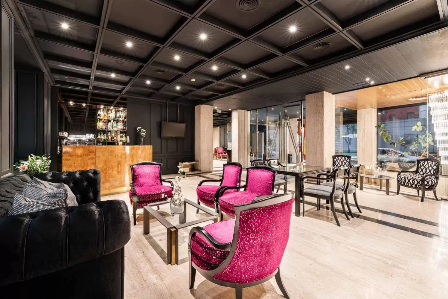 Lounge or bar in Crisol Puerta de Burgos