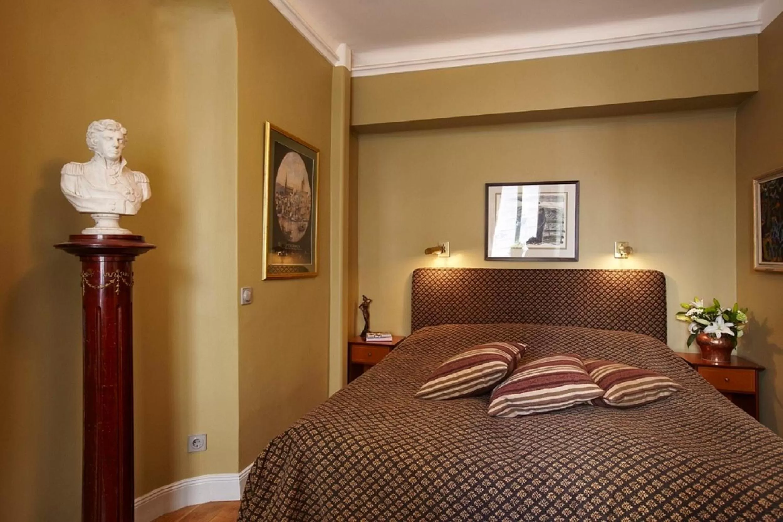 Bed in Victory Apartments