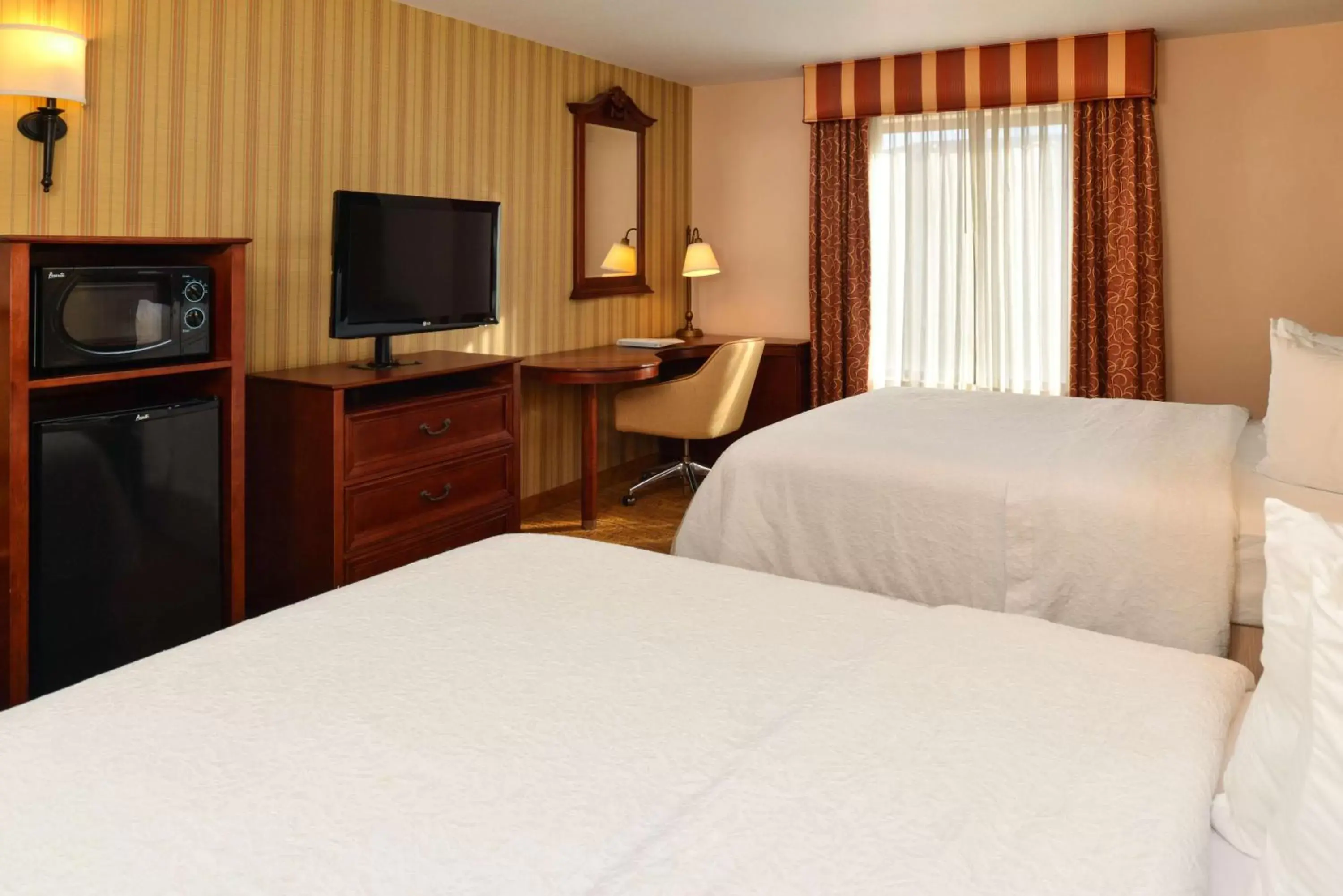 Room with Two Queen Beds - Non-Smoking in Hampton Inn & Suites - Coors Road Room with Two Queen Beds - Non-Smoking in Hampton Inn & Suites - Coors Road