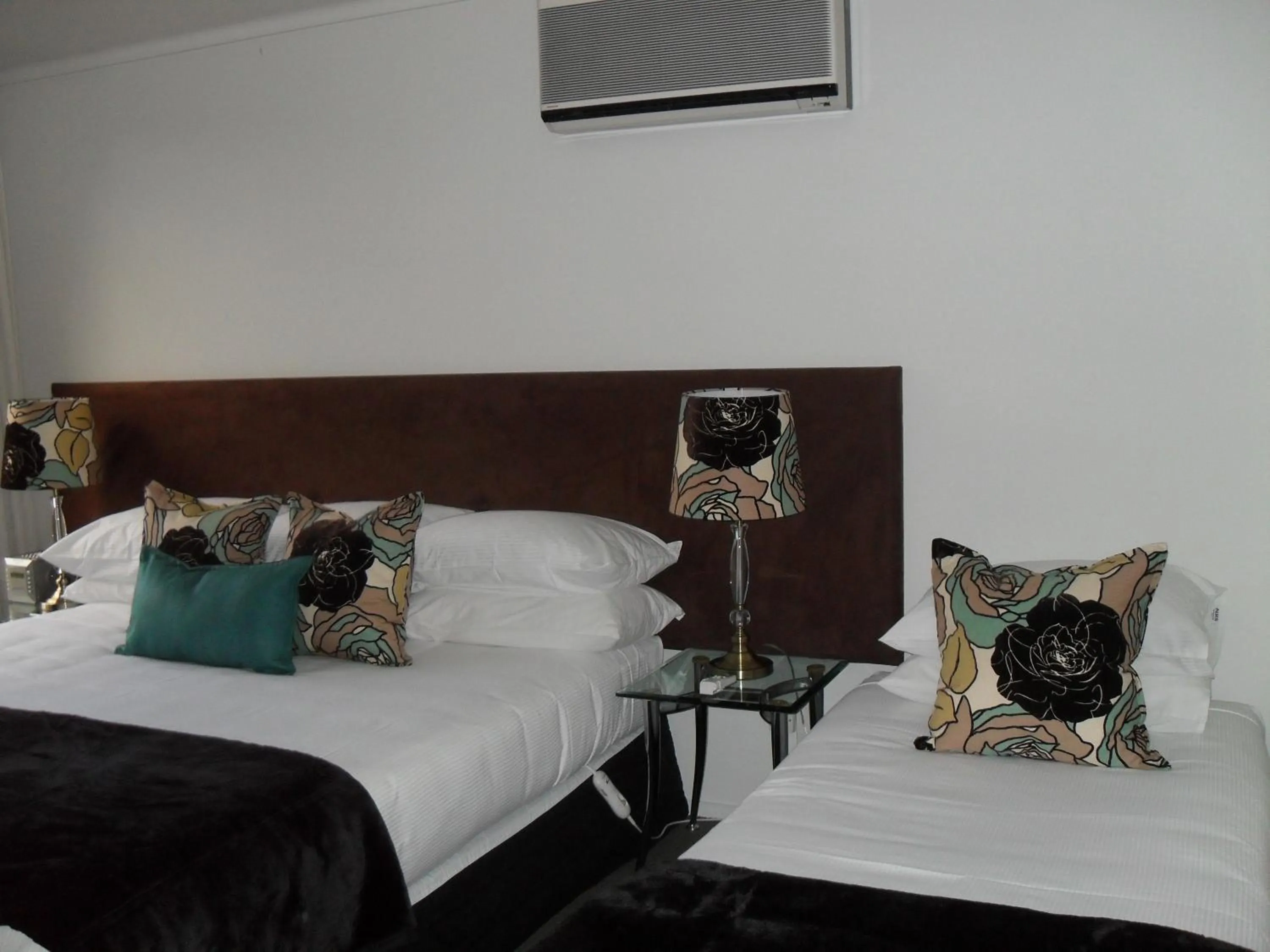 Bed in The Cove- On The Lake