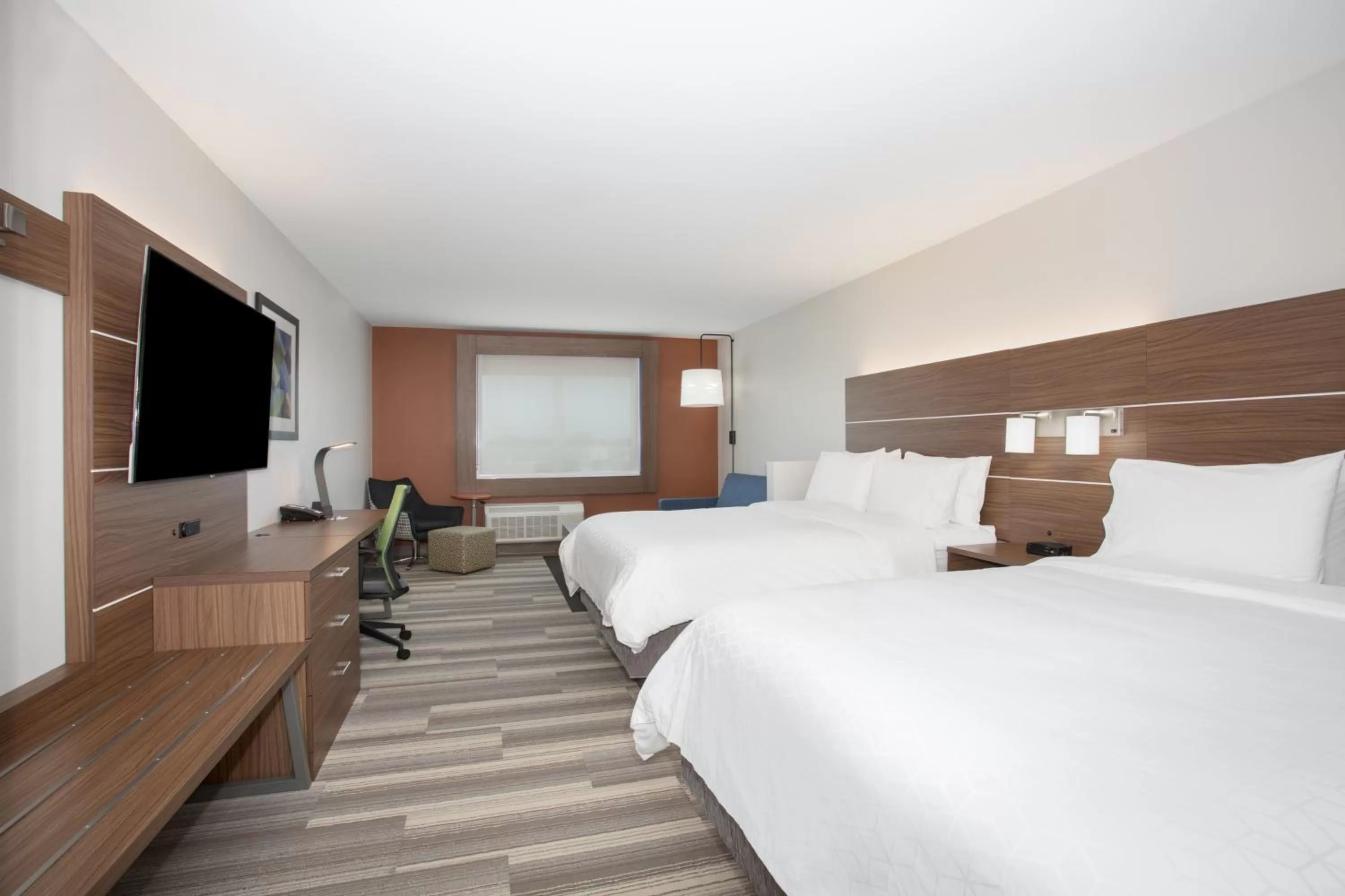 Photo of the whole room, Bed in Holiday Inn Express & Suites Sioux City North - Event Center by IHG