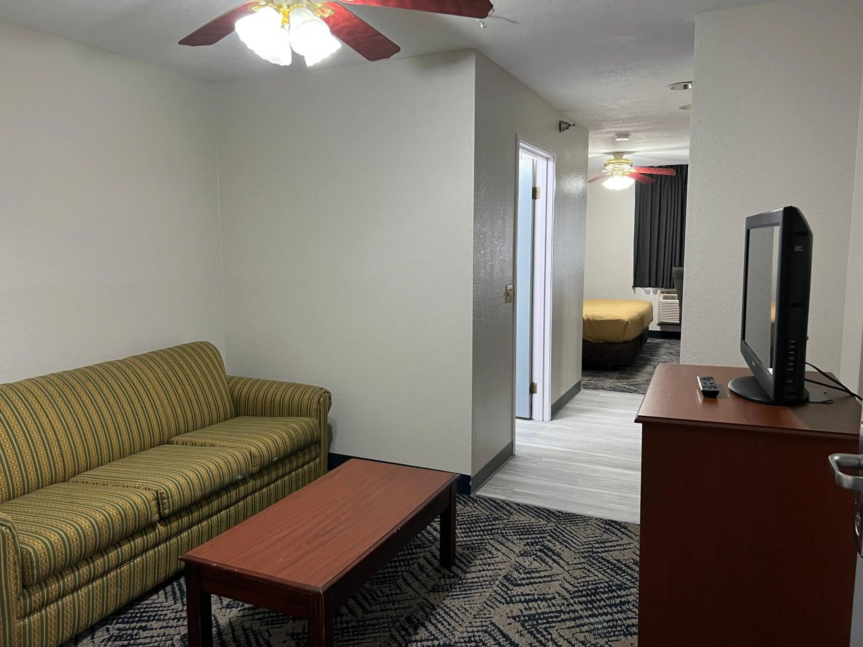 Living room, Seating Area in Baymont by Wyndham Omaha SW