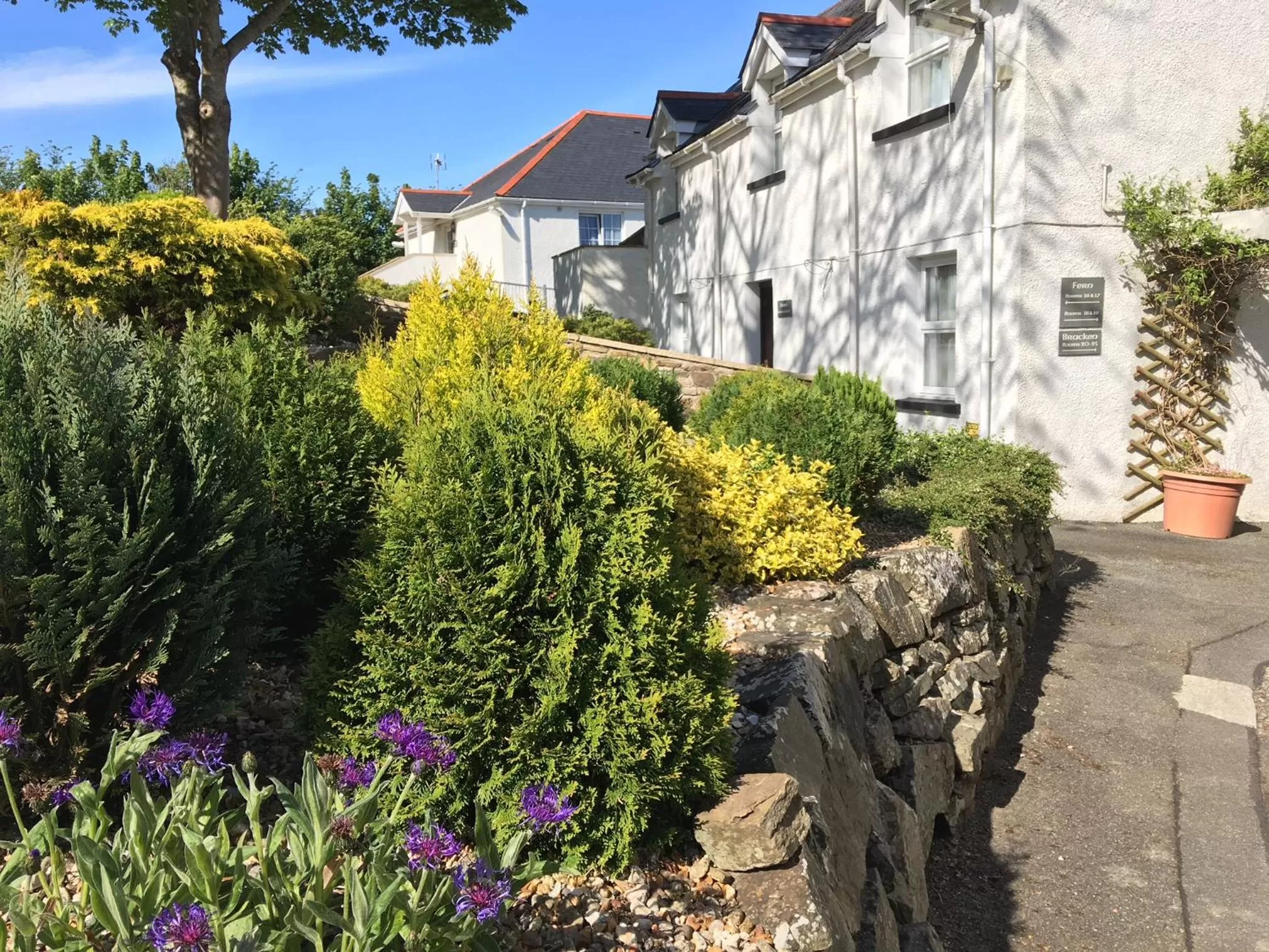 Property building in Beggars Reach Hotel
