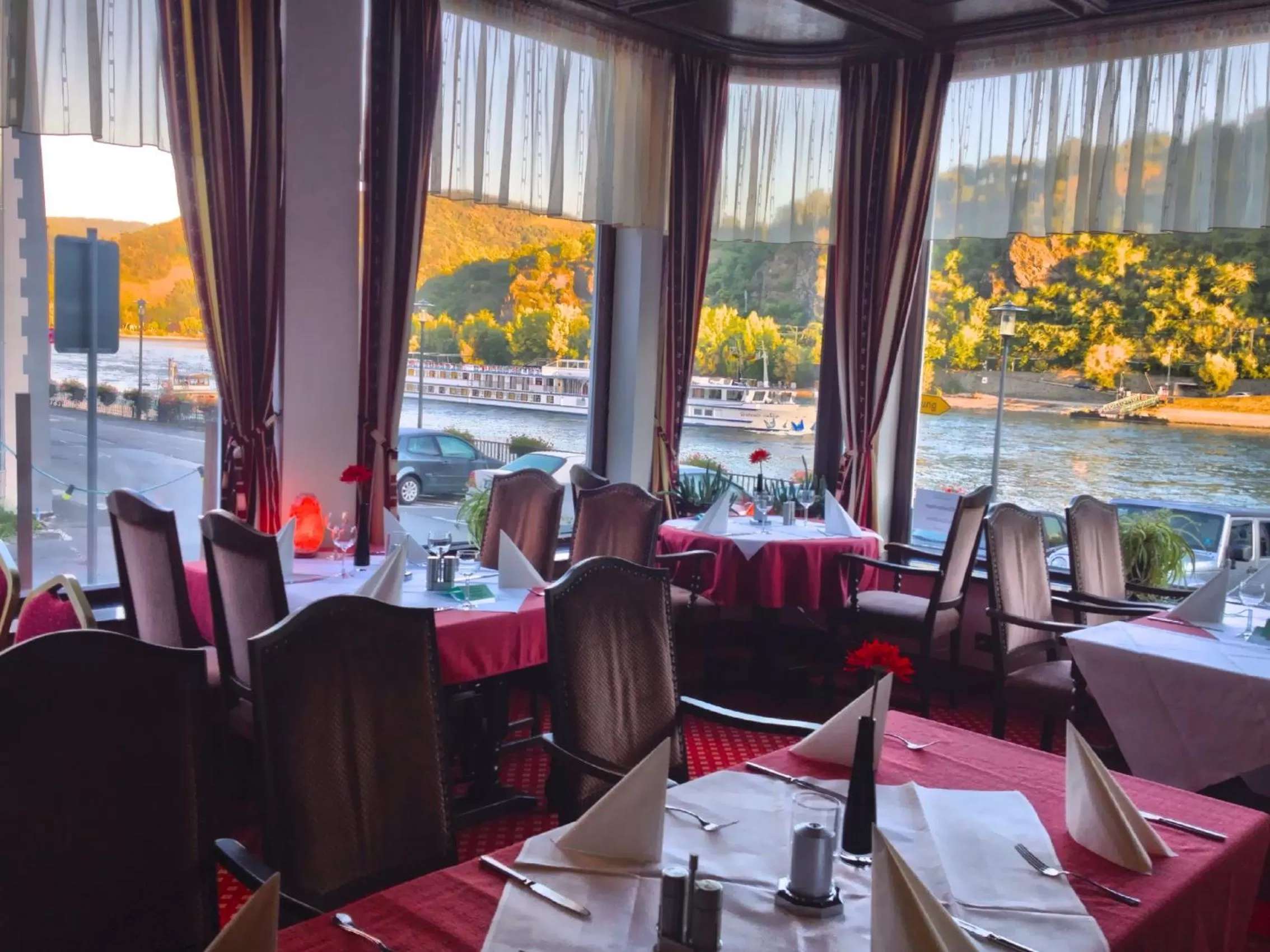 Restaurant/places to eat in Hotel Rheinlust