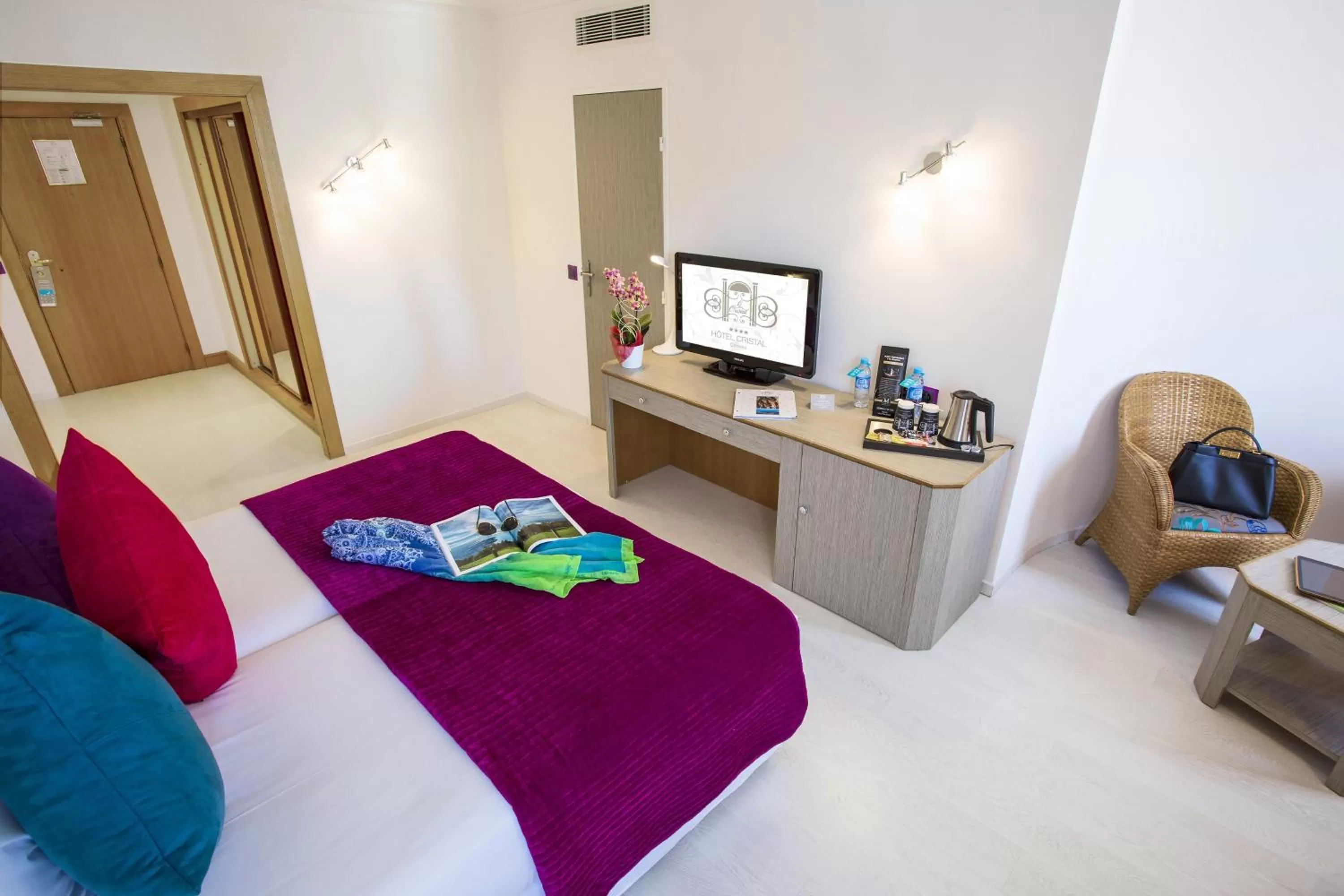 TV and multimedia, Bed in Cristal Hôtel & Spa