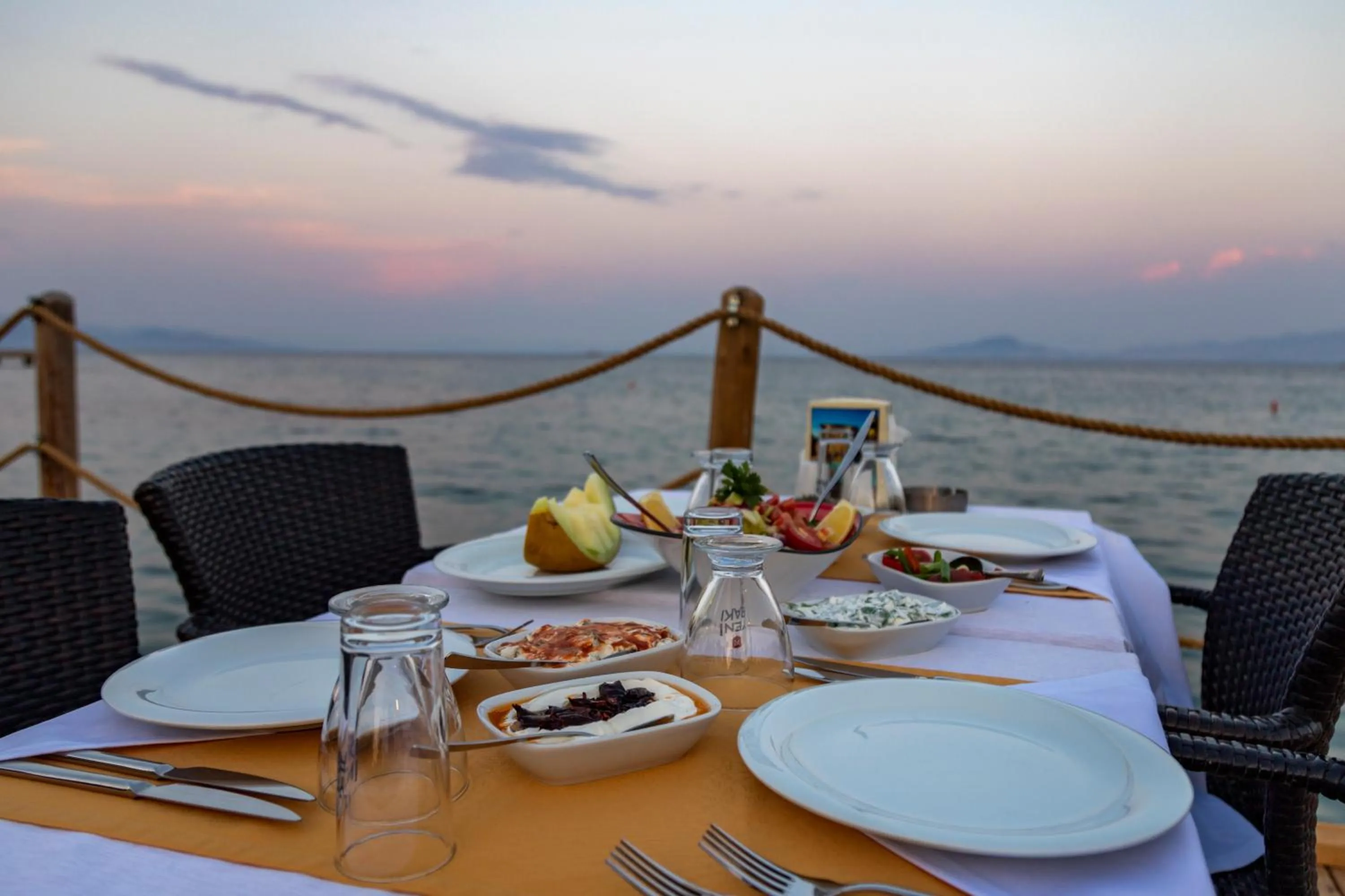 Restaurant/places to eat in Orcey Hotel