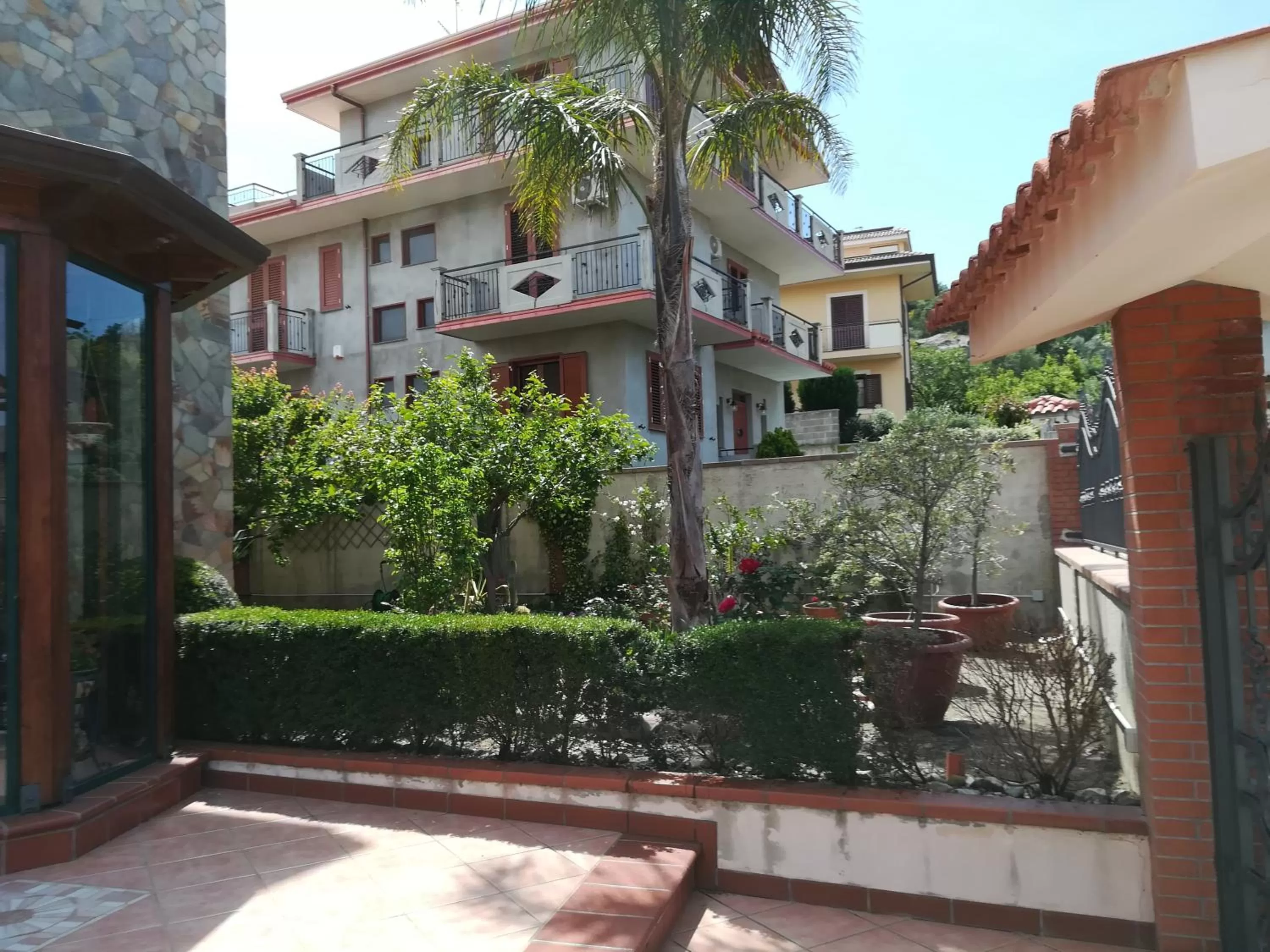 Facade/entrance in La Collina Capo d'Orlando