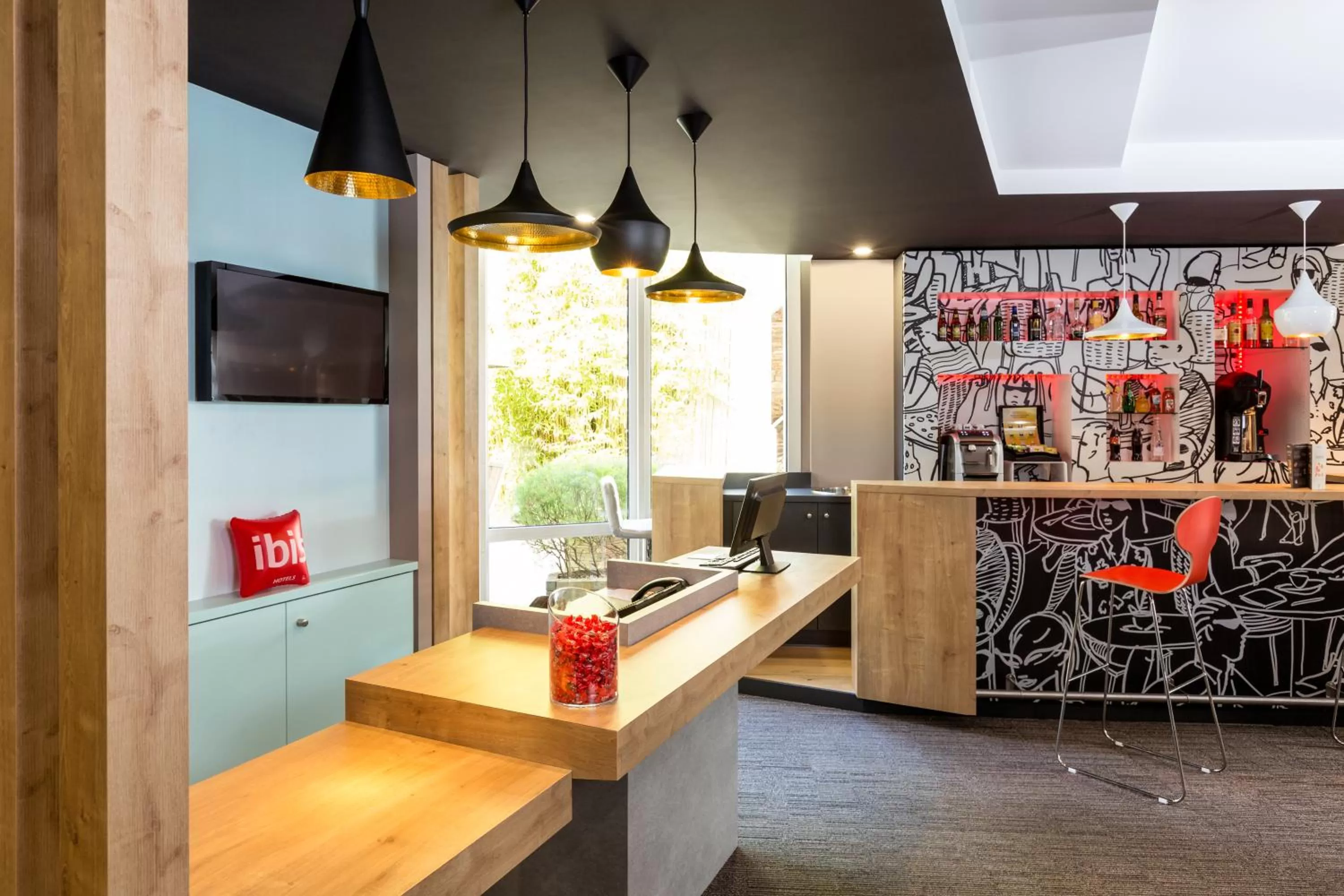 Lobby or reception in ibis Lannion