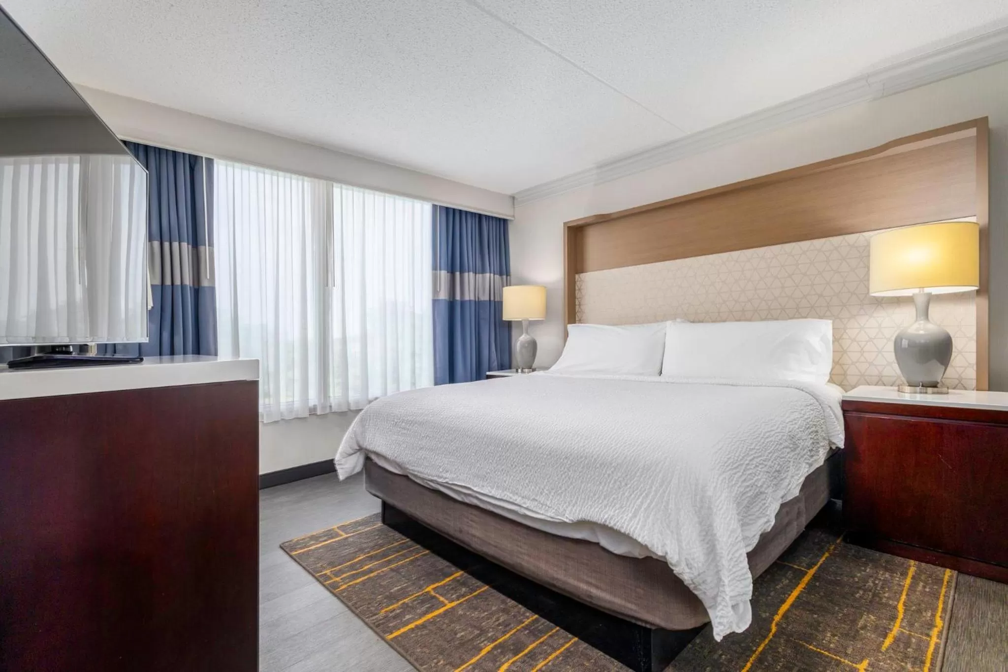 Photo of the whole room, Bed in Holiday Inn Weirton-Steubenville Area