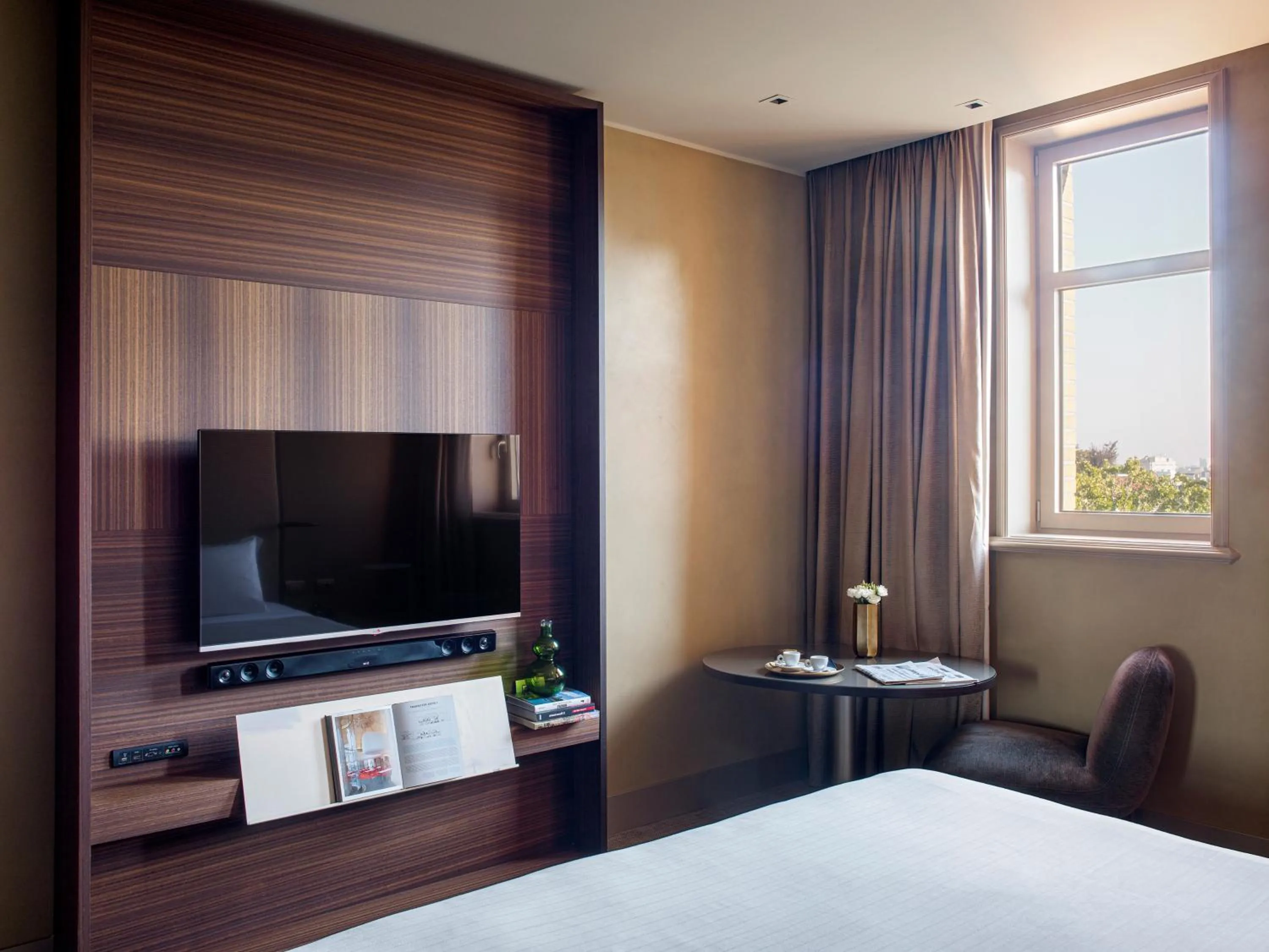 Bed in ME Milan Il Duca