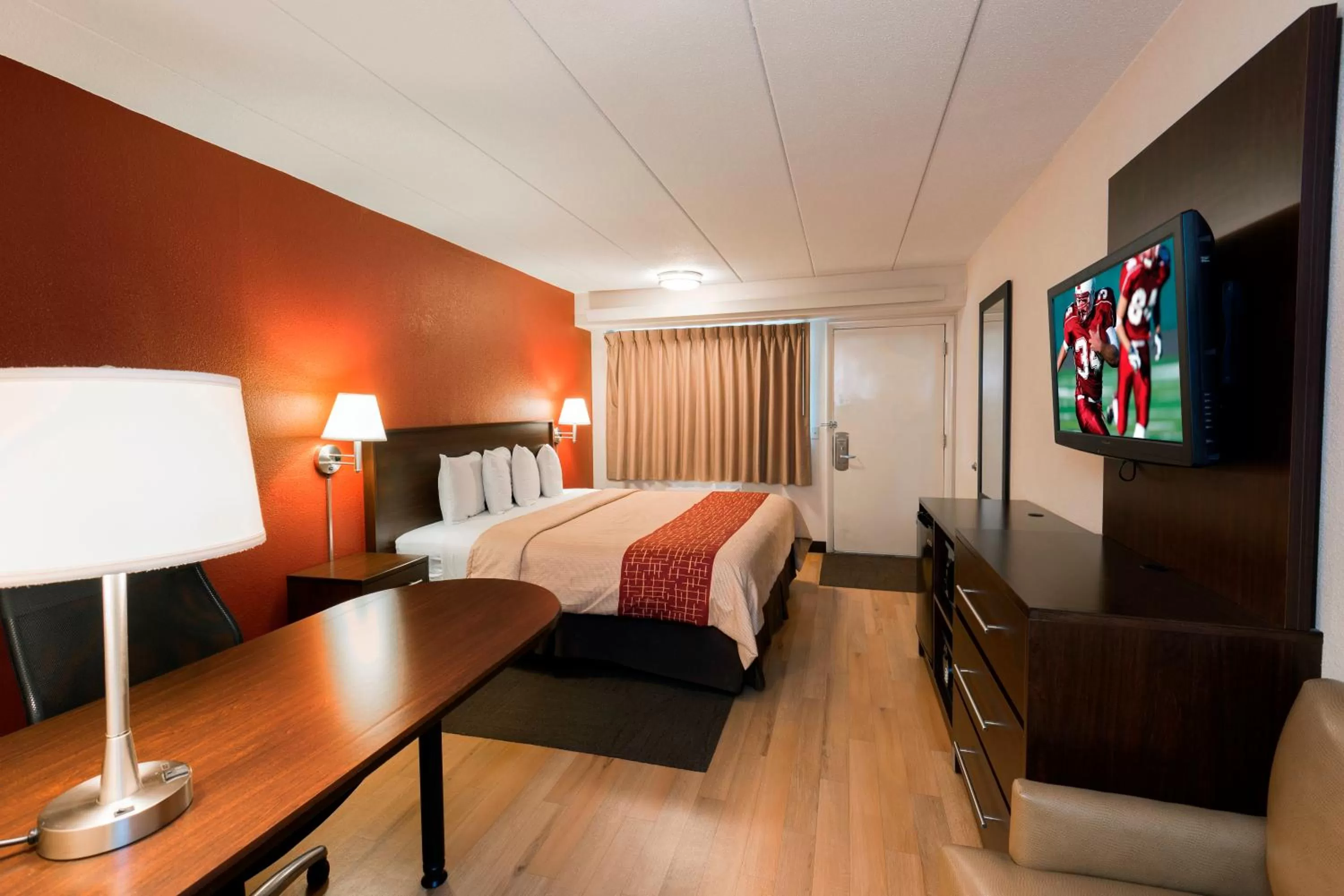 Photo of the whole room, Bed in Red Roof Inn Benton Harbor - St. Joseph