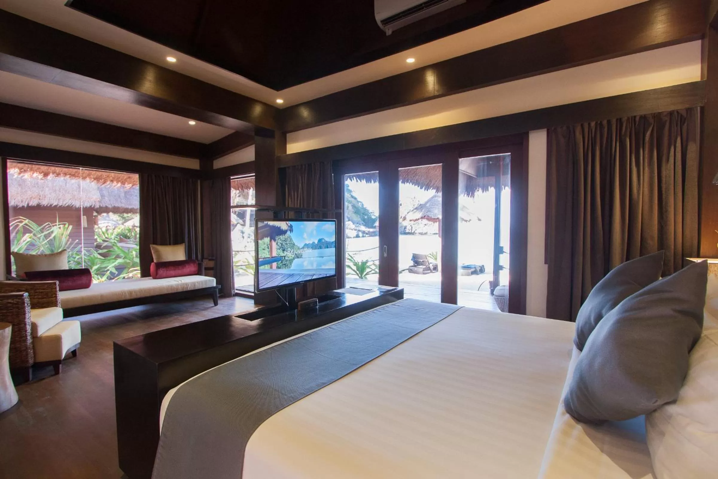 Bed in Cauayan Island Resort and Spa