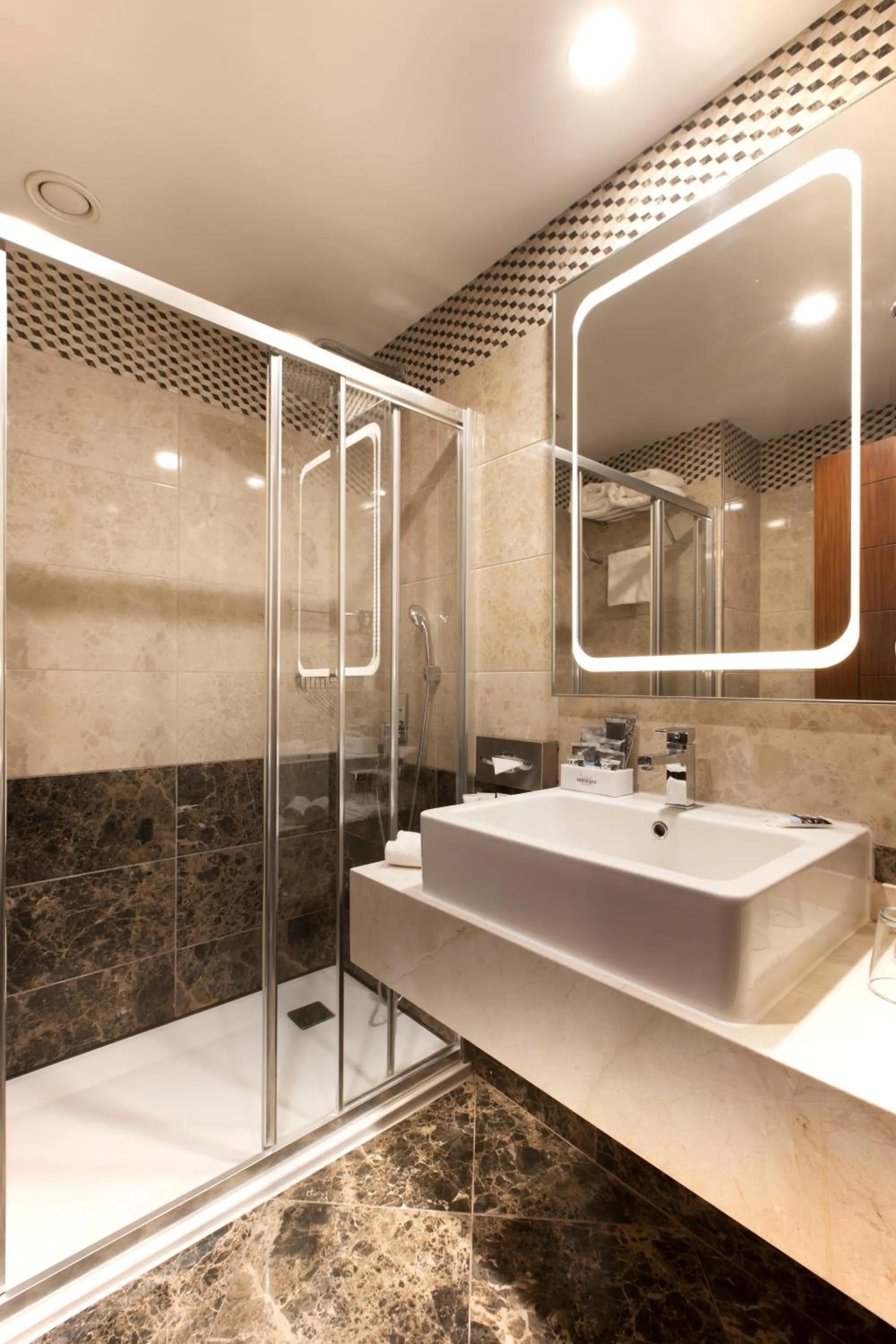 Shower in Mercure Istanbul Bakirkoy