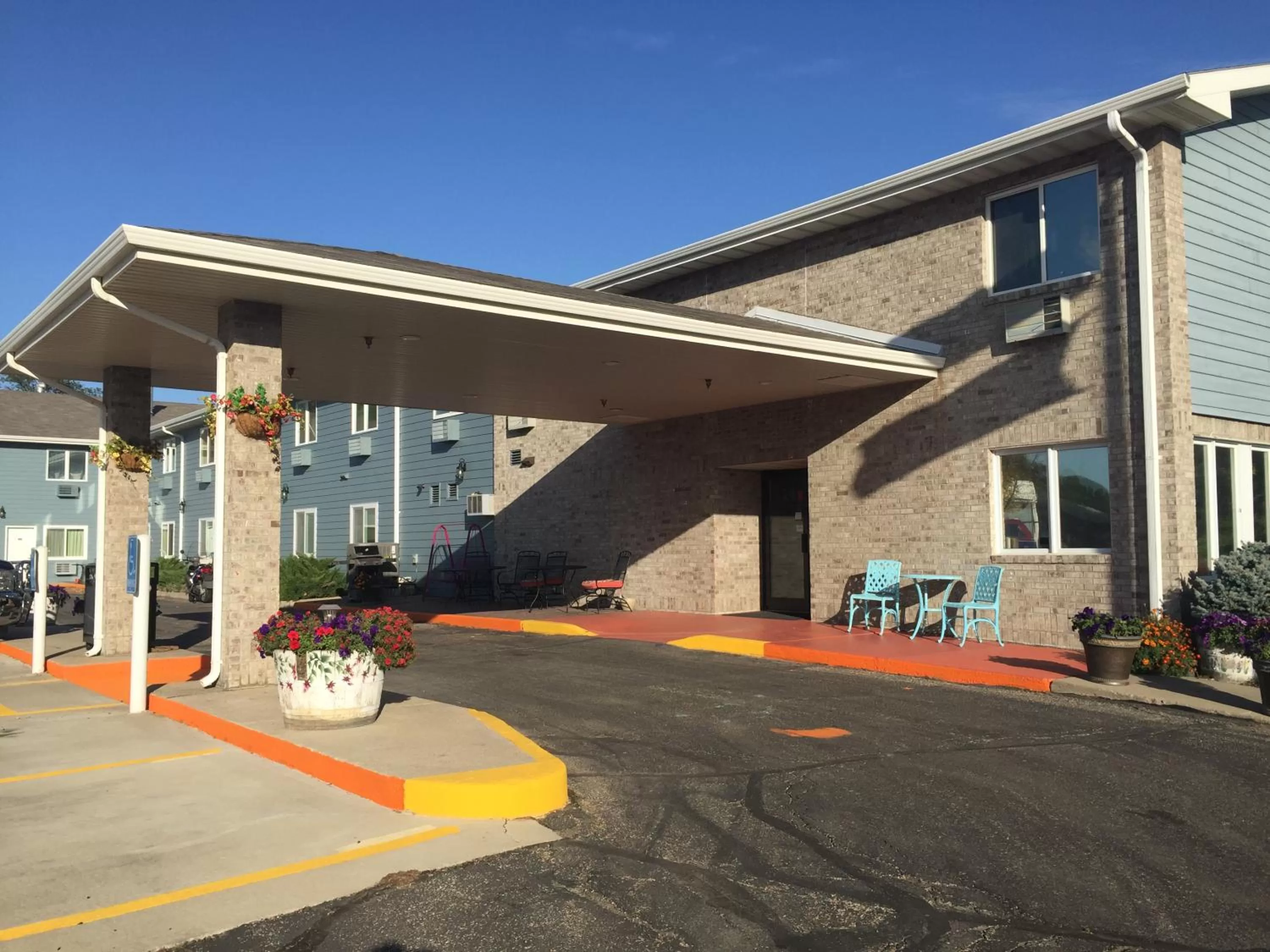 Facade/entrance in Governors Inn a Travelodge by Wyndham