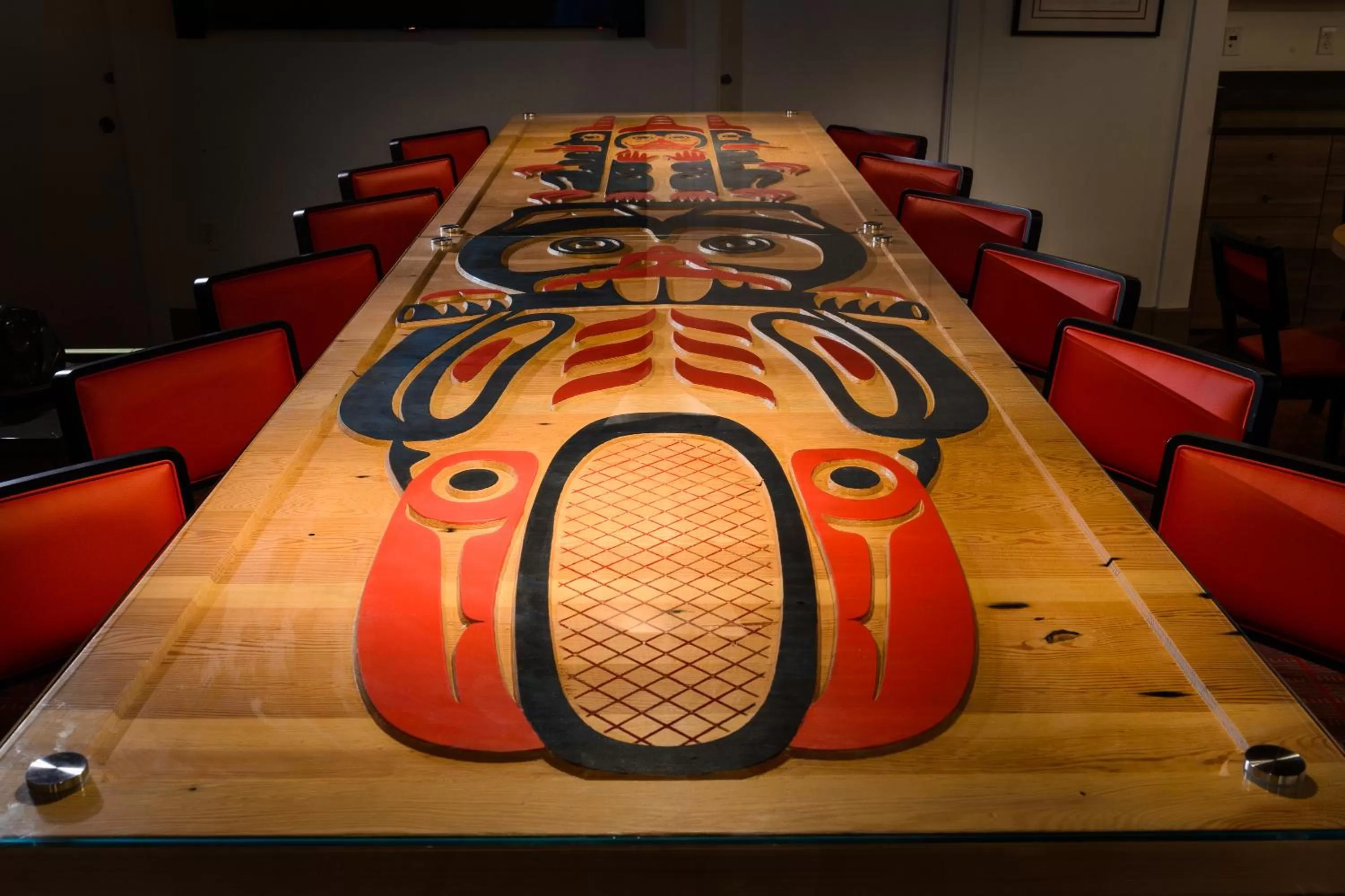 Communal lounge/ TV room in Skwachàys Lodge