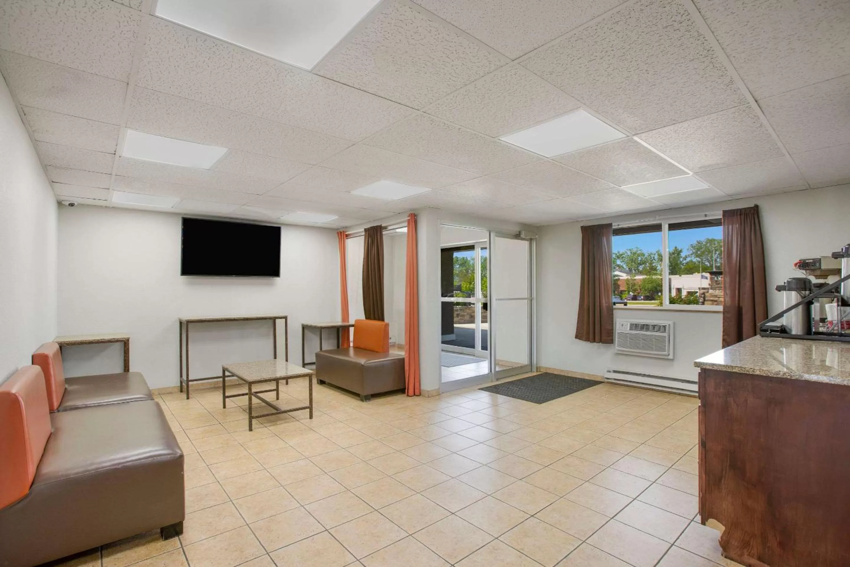 Lobby or reception in Rodeway Inn & Suites Grand Rapids Southeast