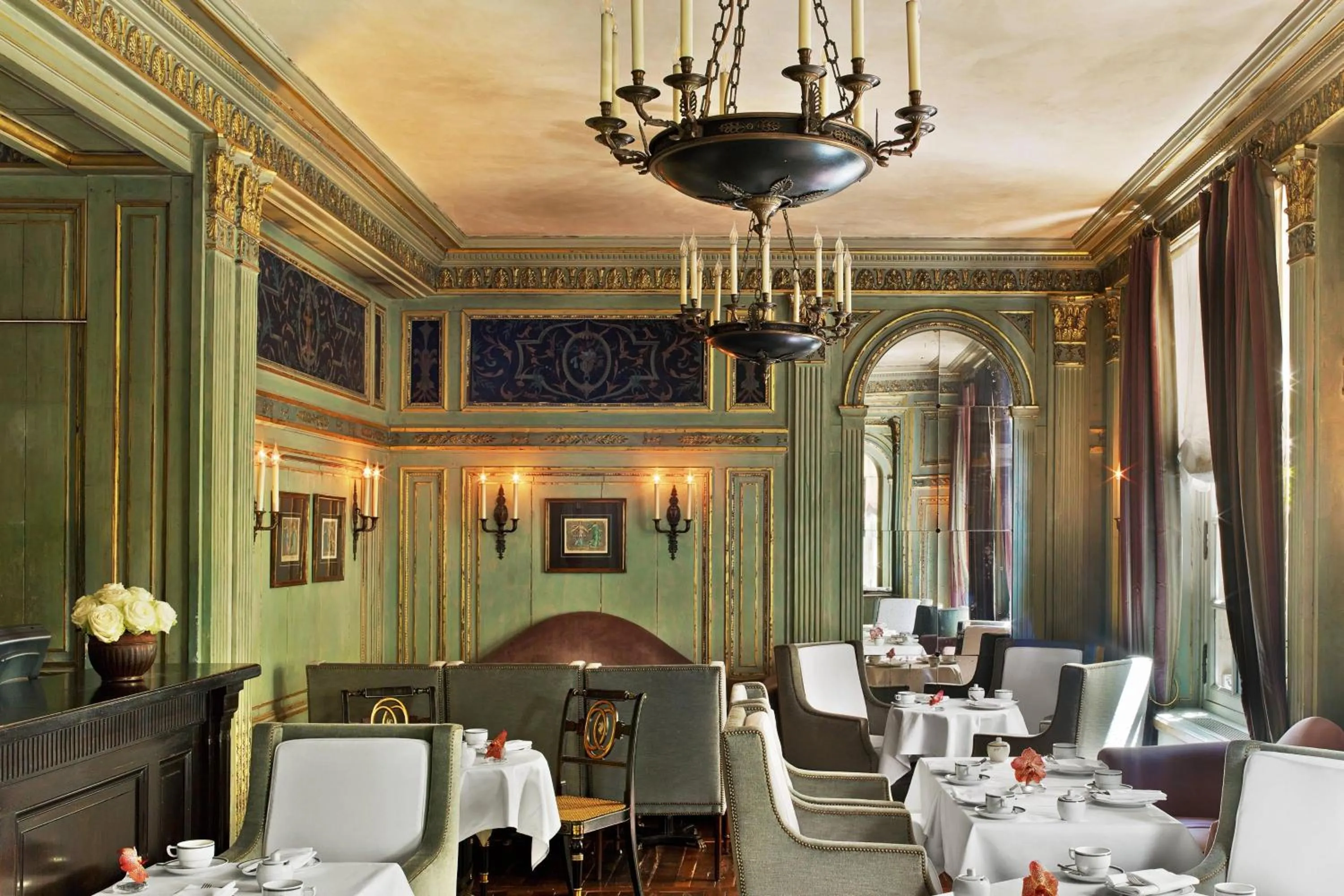 Lounge or bar in Le Dokhan's Paris Arc de Triomphe, a Tribute Portfolio Hotel