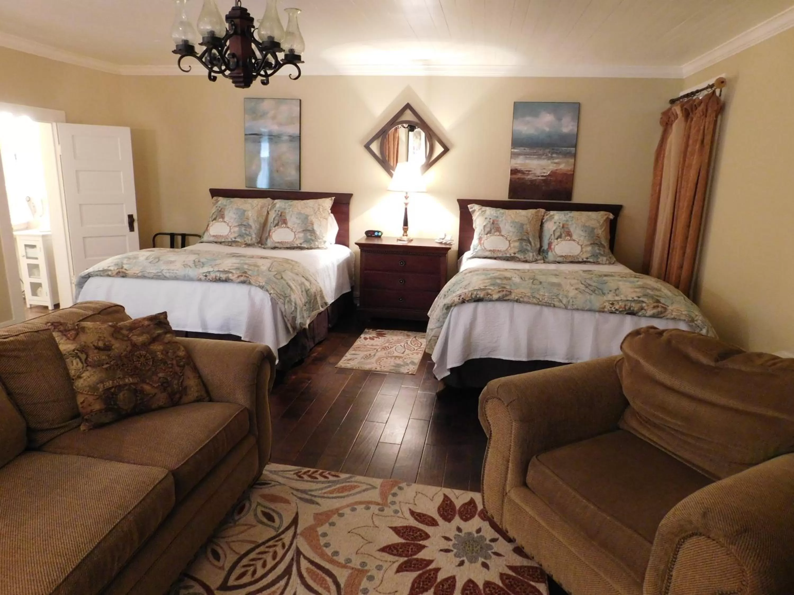 Large Suite in Rainbow Courts