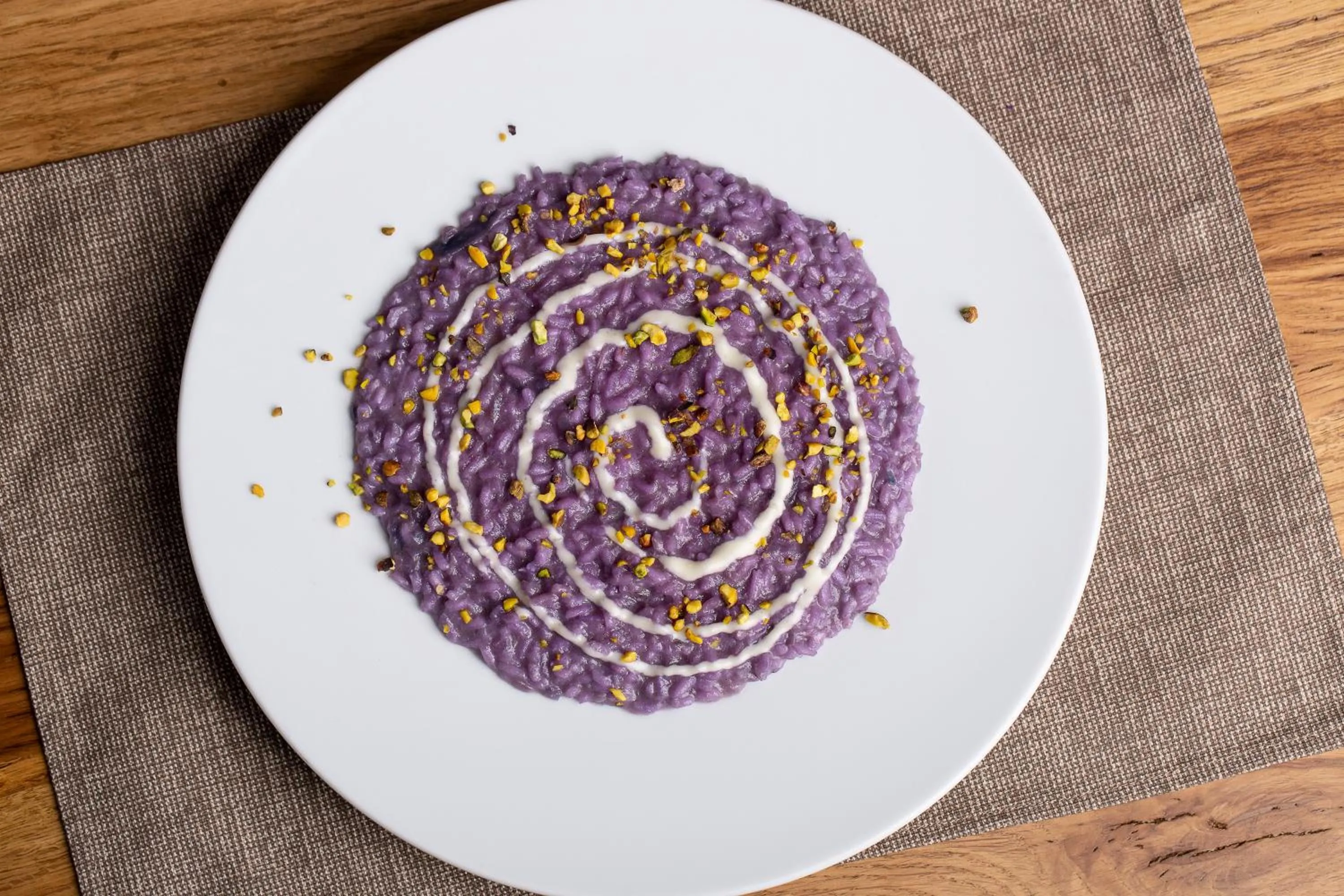 Restaurant/places to eat in Hotel Iris