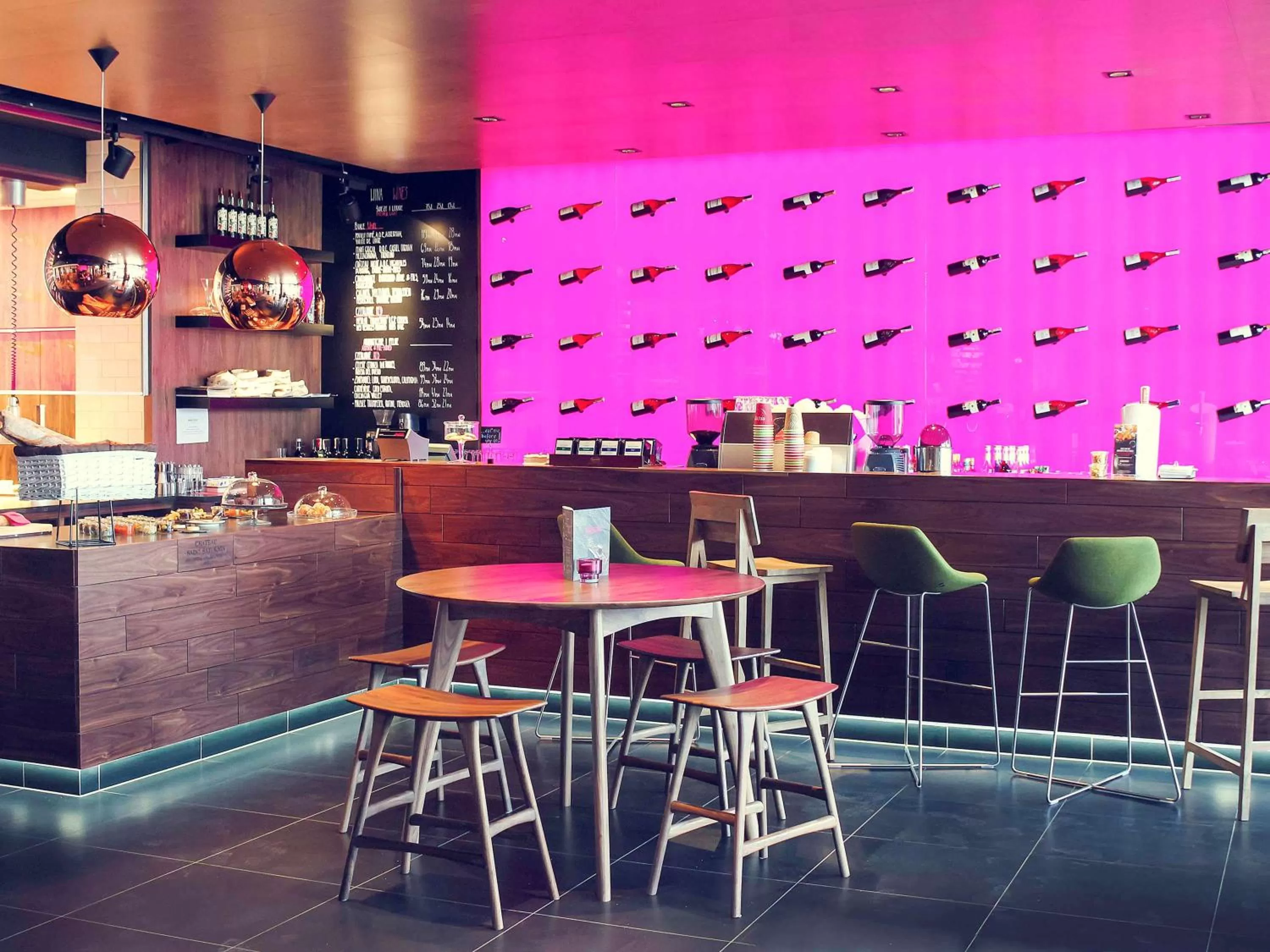 Lounge or bar in Hotel Mercure Poznań Centrum