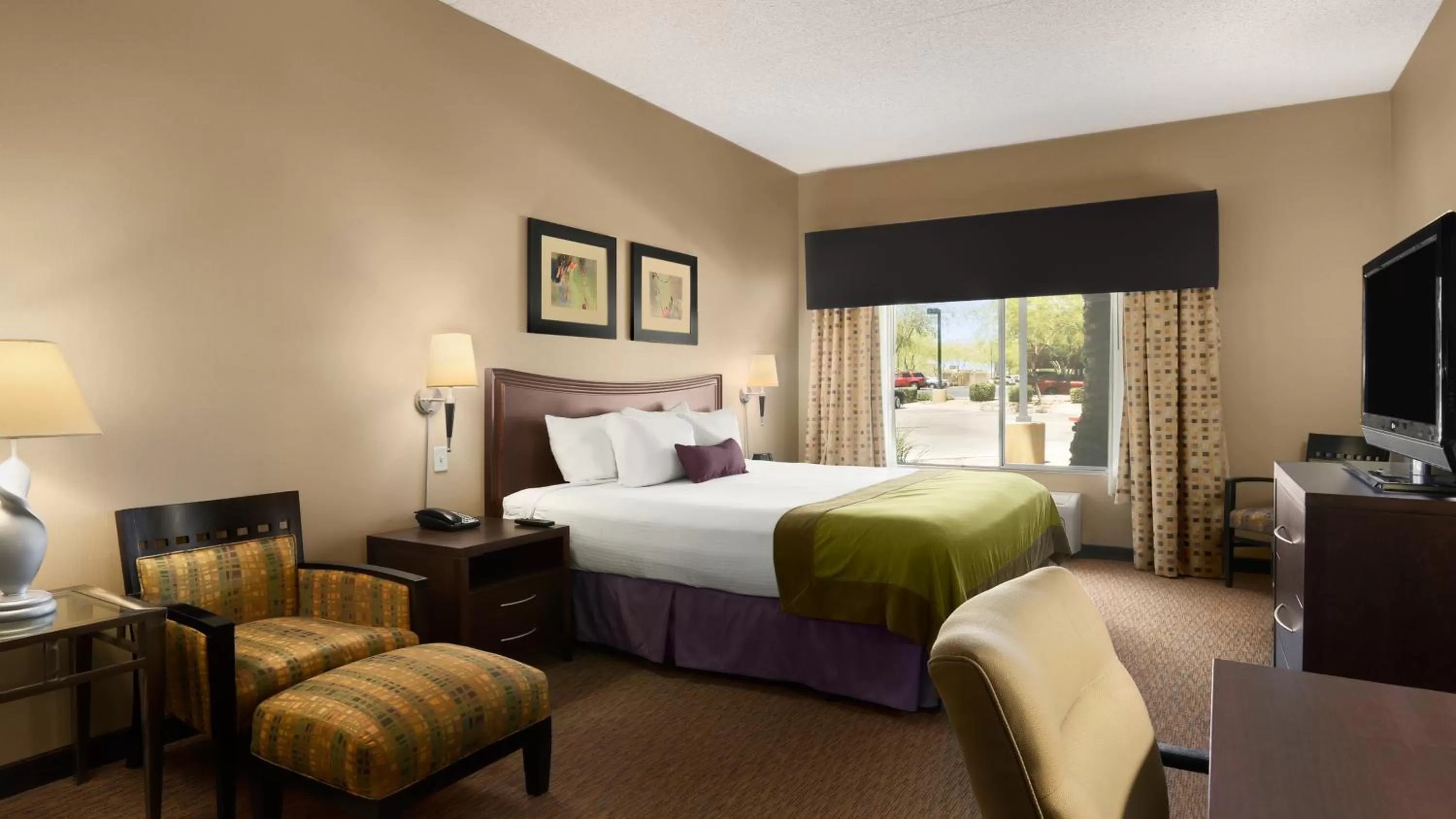 Bed in Holiday Inn Scottsdale North- Airpark by IHG