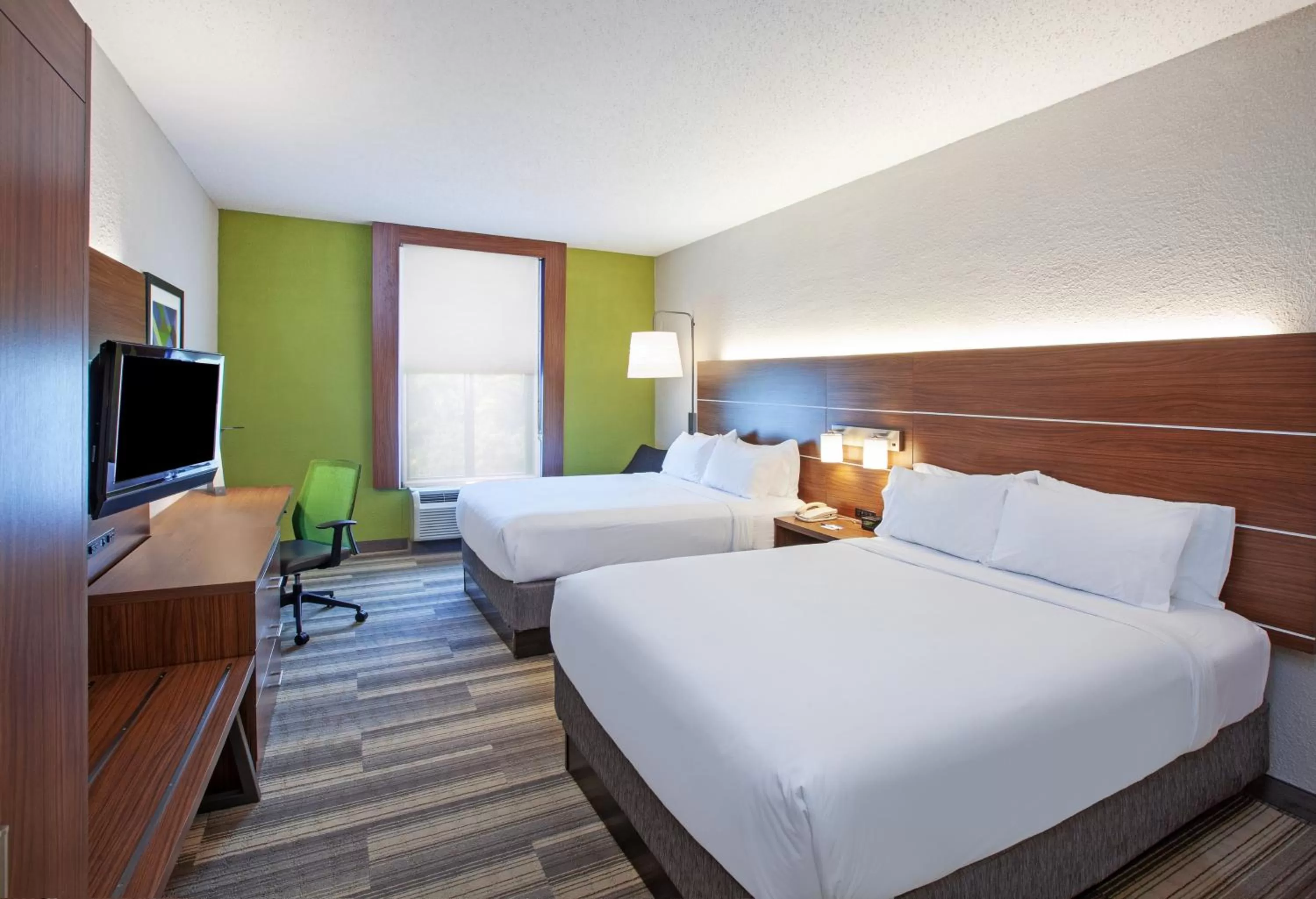 Photo of the whole room, Bed in Holiday Inn Express & Suites Houston - Memorial Park Area by IHG