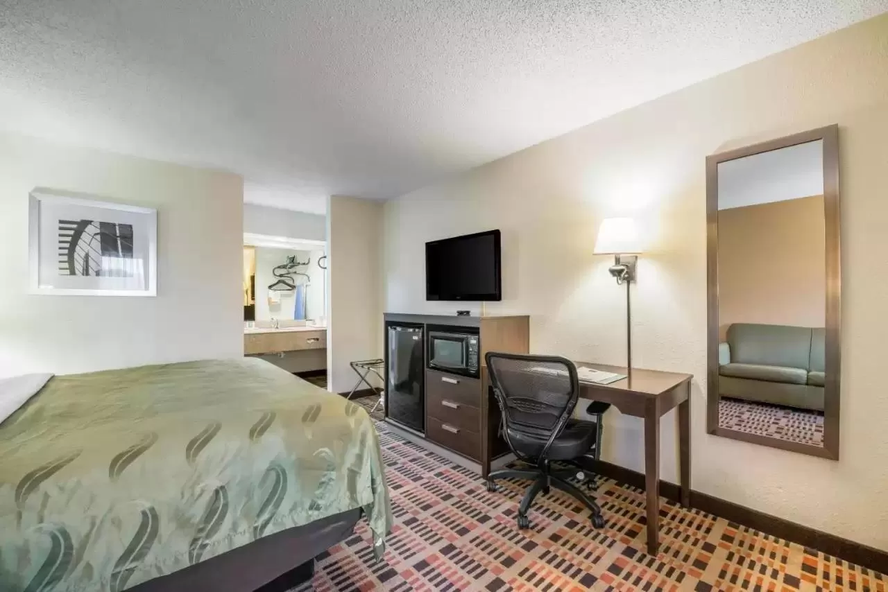 King Room - Accessible/Non-Smoking in Quality Inn Johnson City