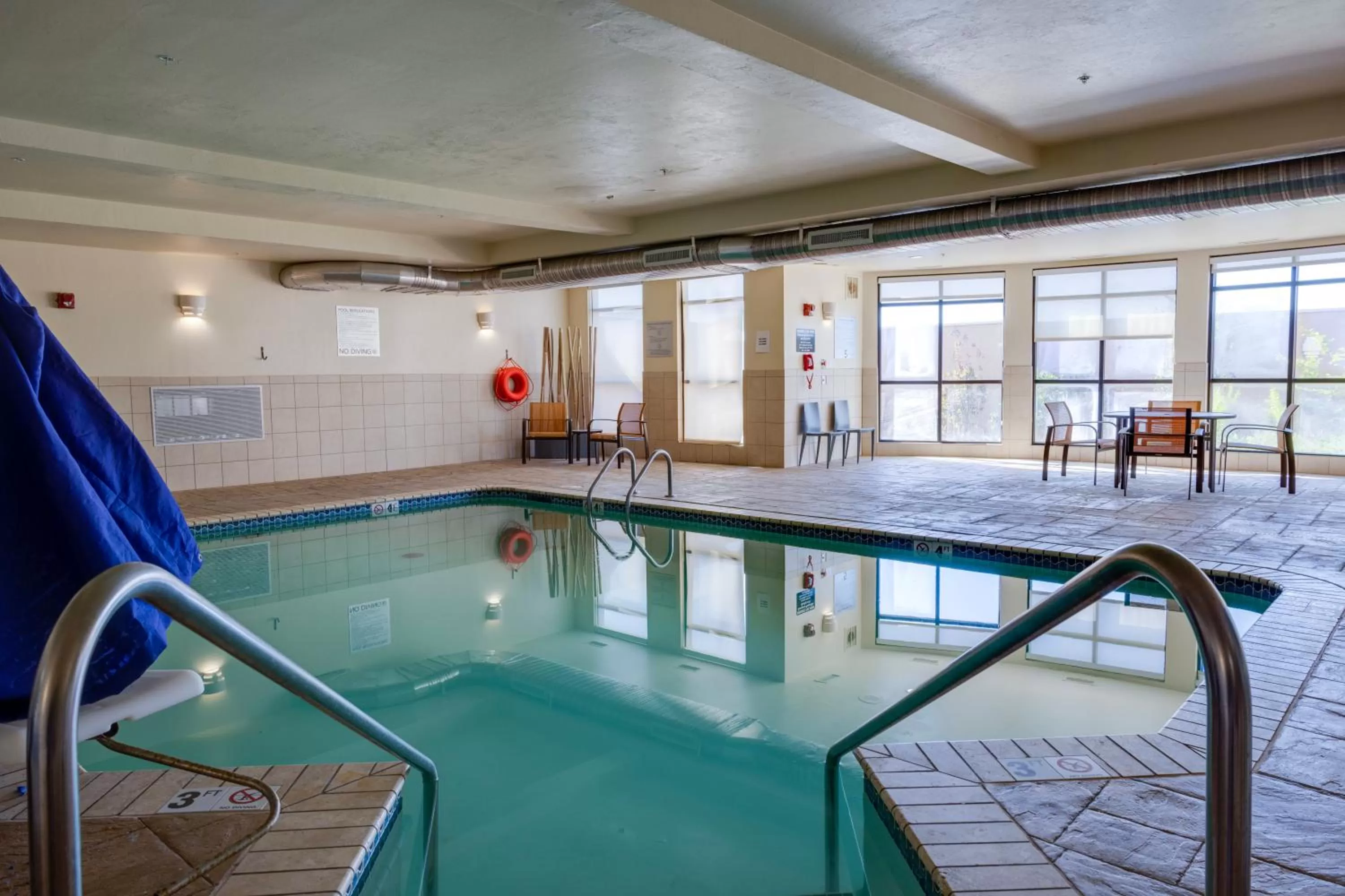 Pool view in Courtyard by Marriott Oklahoma City North/Quail Springs