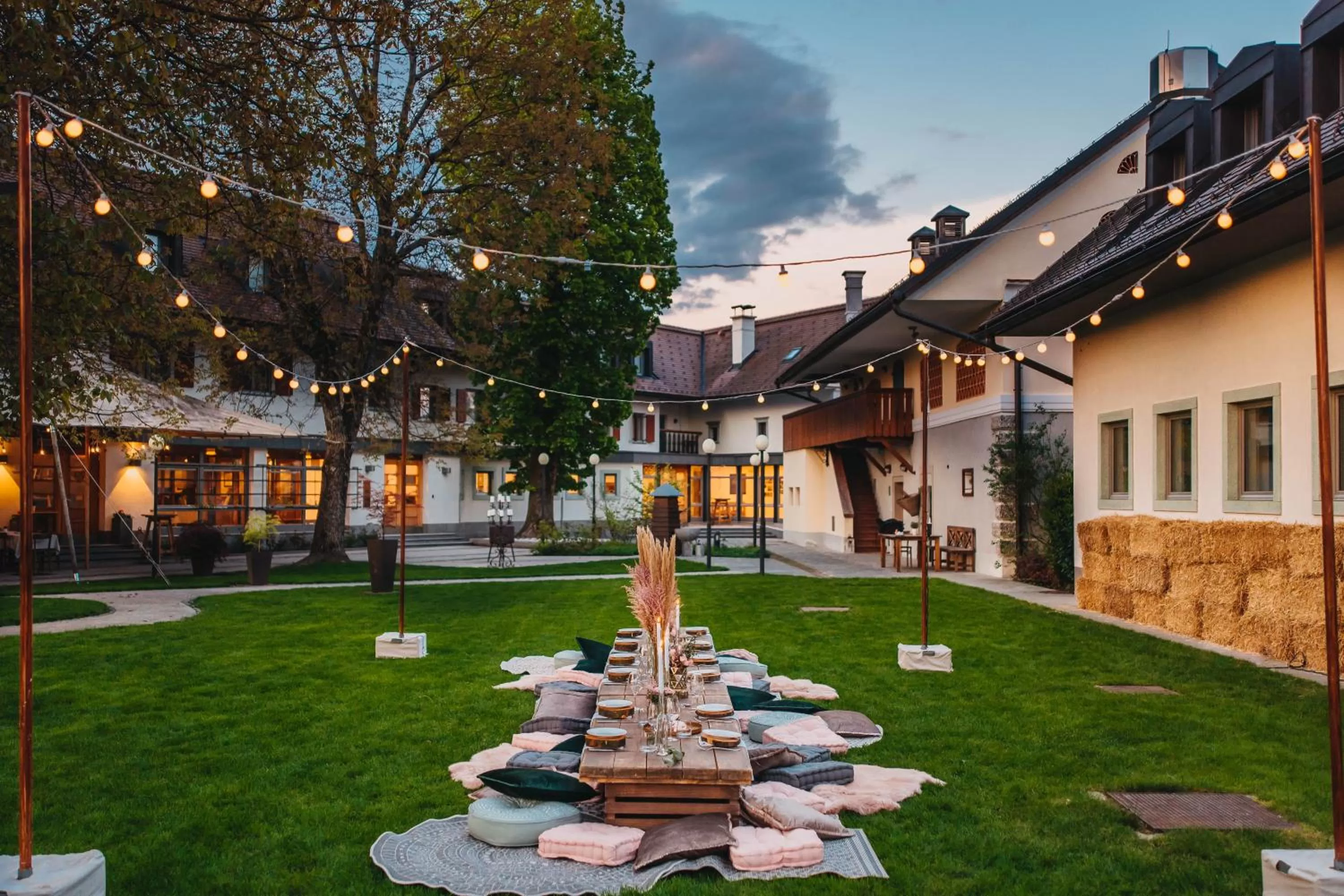 Property building in Hotel Dvor Jezersek Brnik