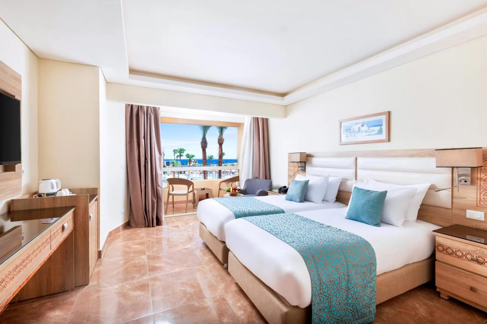Bedroom, Bed in Beach Albatros Aqua Park - Hurghada
