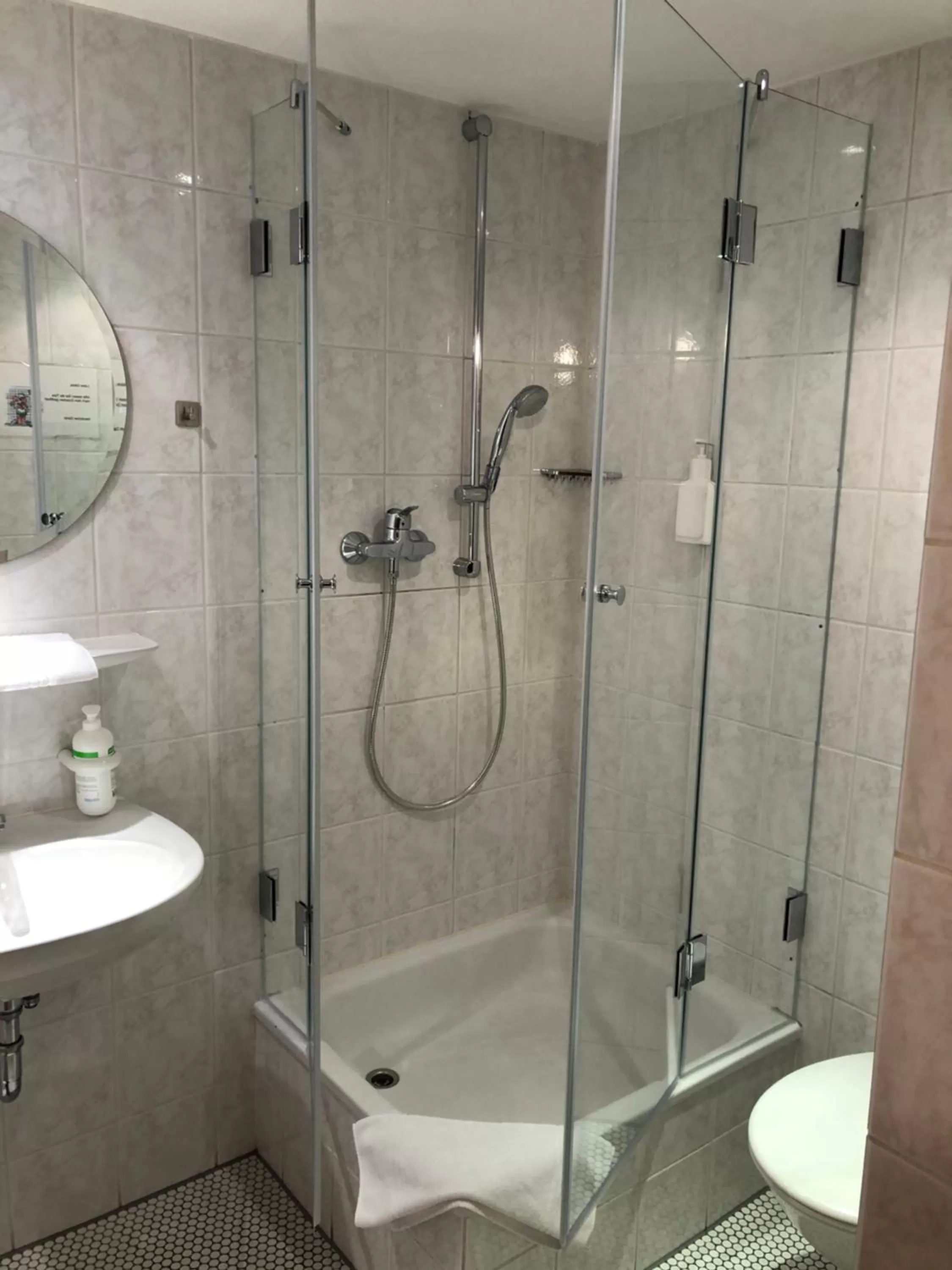 Bathroom in Landgasthof Kreuz