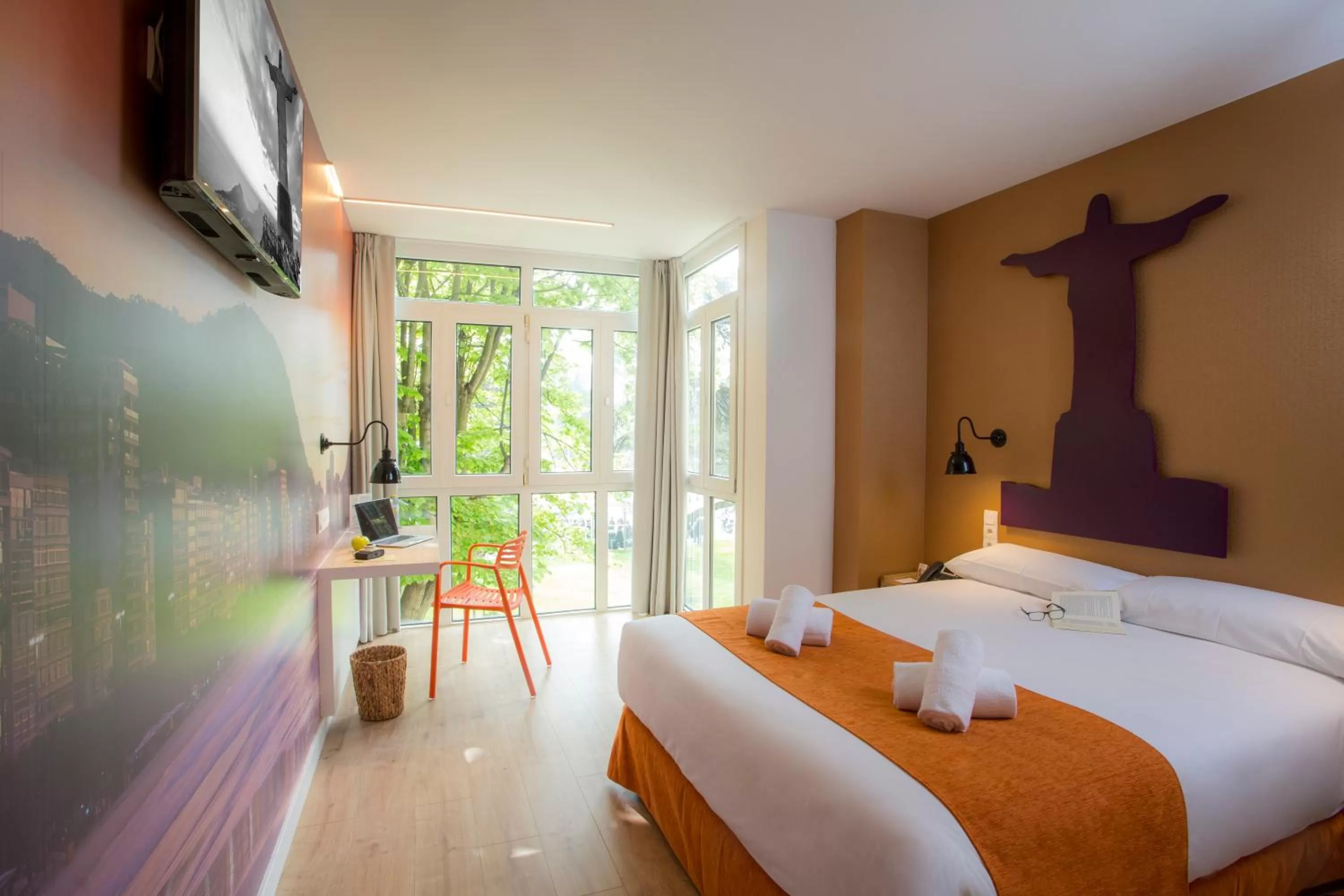 Photo of the whole room, Bed in Casual de las Olas San Sebastián